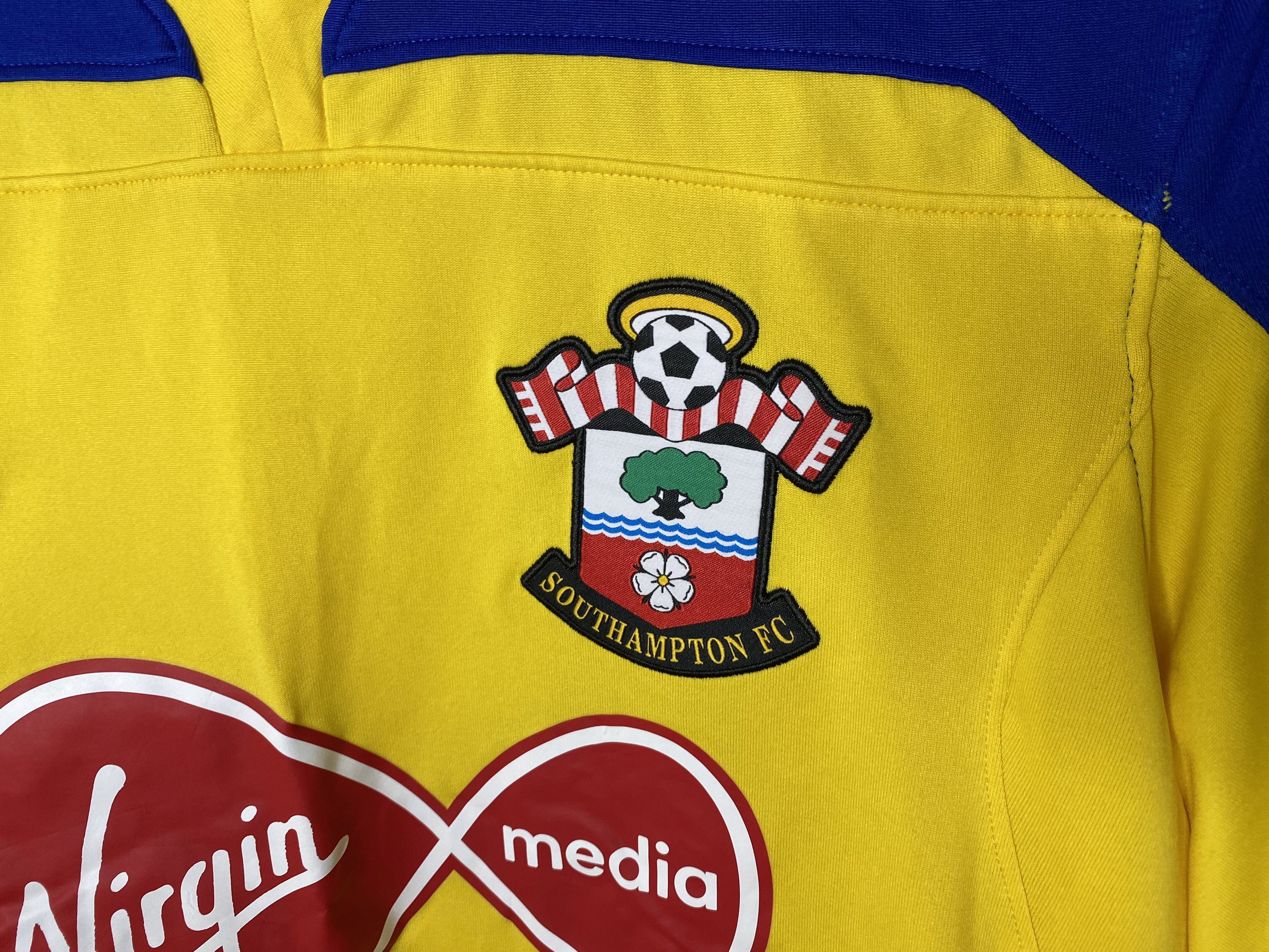 Under Armour SOUTHAMPTON 2018 2019 AWAY FOOTBALL SHIRT SOCCER JERSEY Size US S / EU 44-46 / 1 - 3 Thumbnail