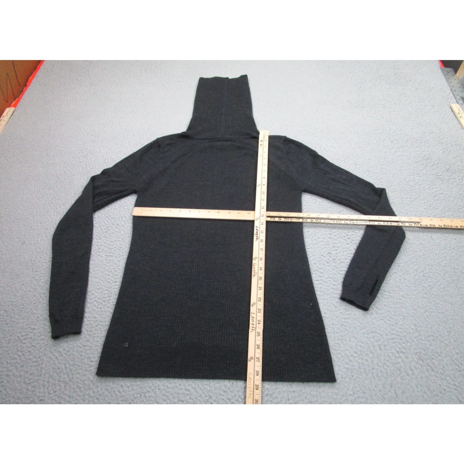 Lululemon Lululemon Sweater Womens 10 Gray Merino Wool Turtleneck Thumbholes Tunic Knit Pullover Fashion Clothing Size L / US 10 / IT 46 - 6 Thumbnail