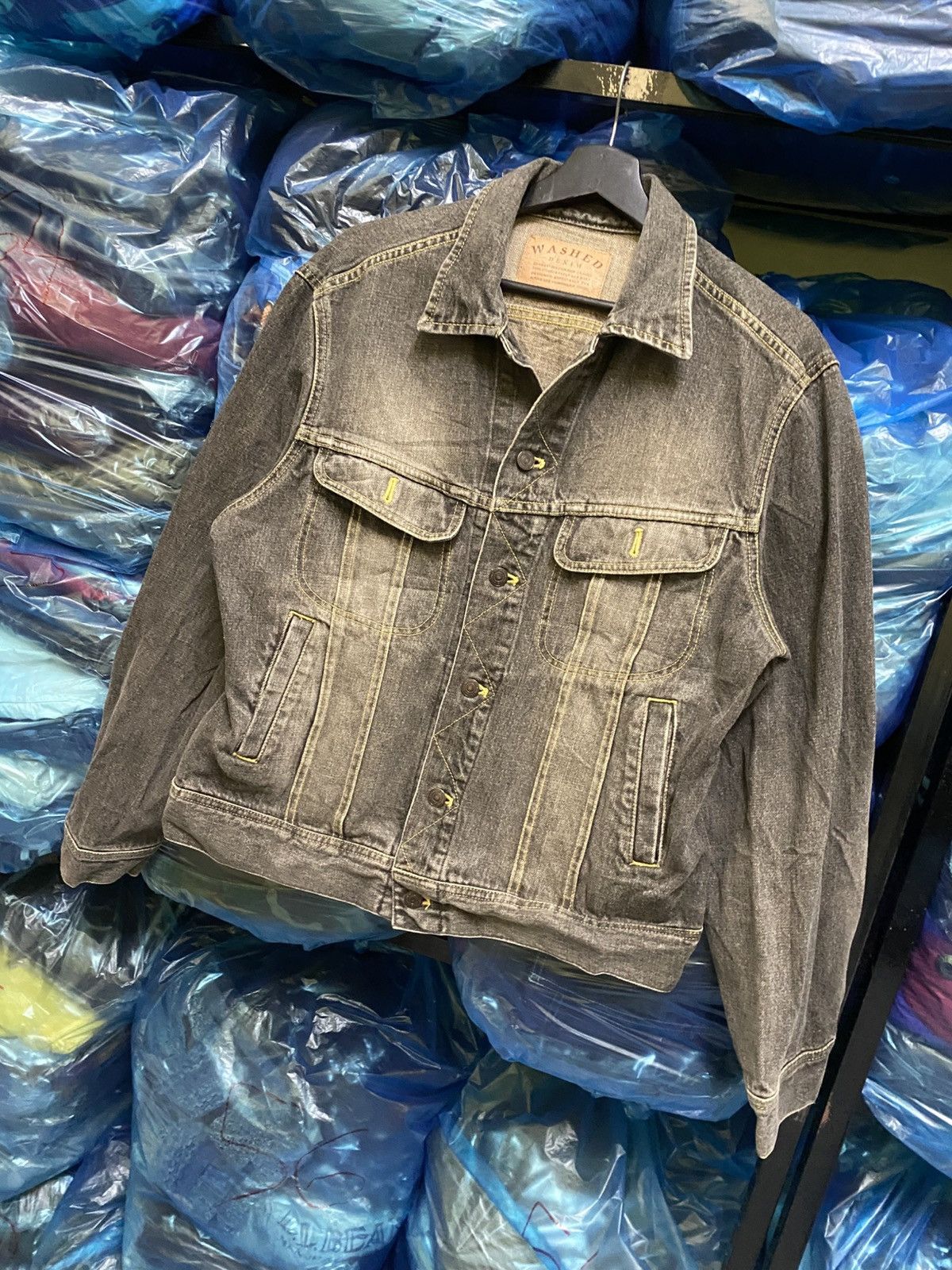 Vintage VINTAGE WASHED DENIM GREY TRUCKER JACKET Size US L / EU 52-54 / 3 - 2 Thumbnail