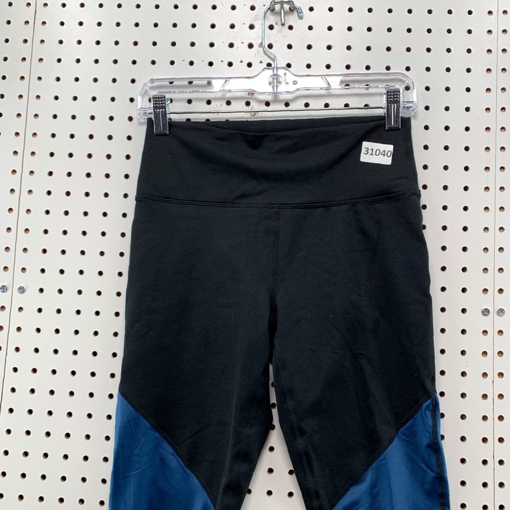Fabletics Fabletics Leggings Womens Medium Black Green 7/8 26x23 Active Shirt Cropped Adult Womens Size 32" / US 10 / IT 46 - 6 Thumbnail