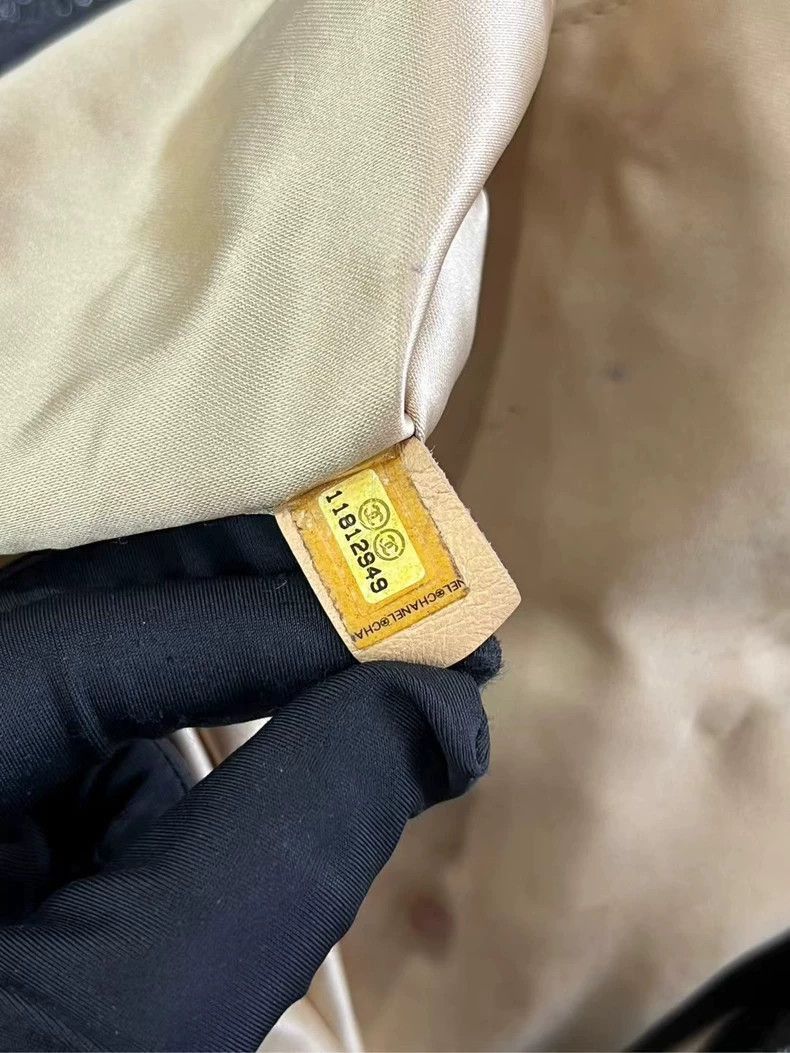 Chanel Chanel XXl Oil Wax Leather Airport Bag -2505 Size ONE SIZE - 6 Thumbnail