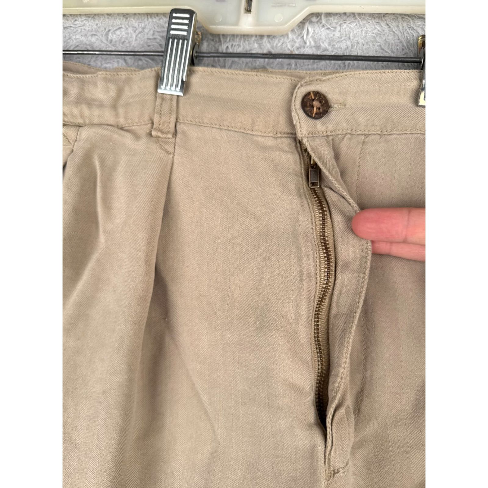 Tommy Bahama Tommy Bahama Shorts Men Beige Bermuda 36 Silk Pleated Beach Vacation 36x9 Pockets Logo Relaxed Fit Size US 36 / EU 52 - 6 Thumbnail