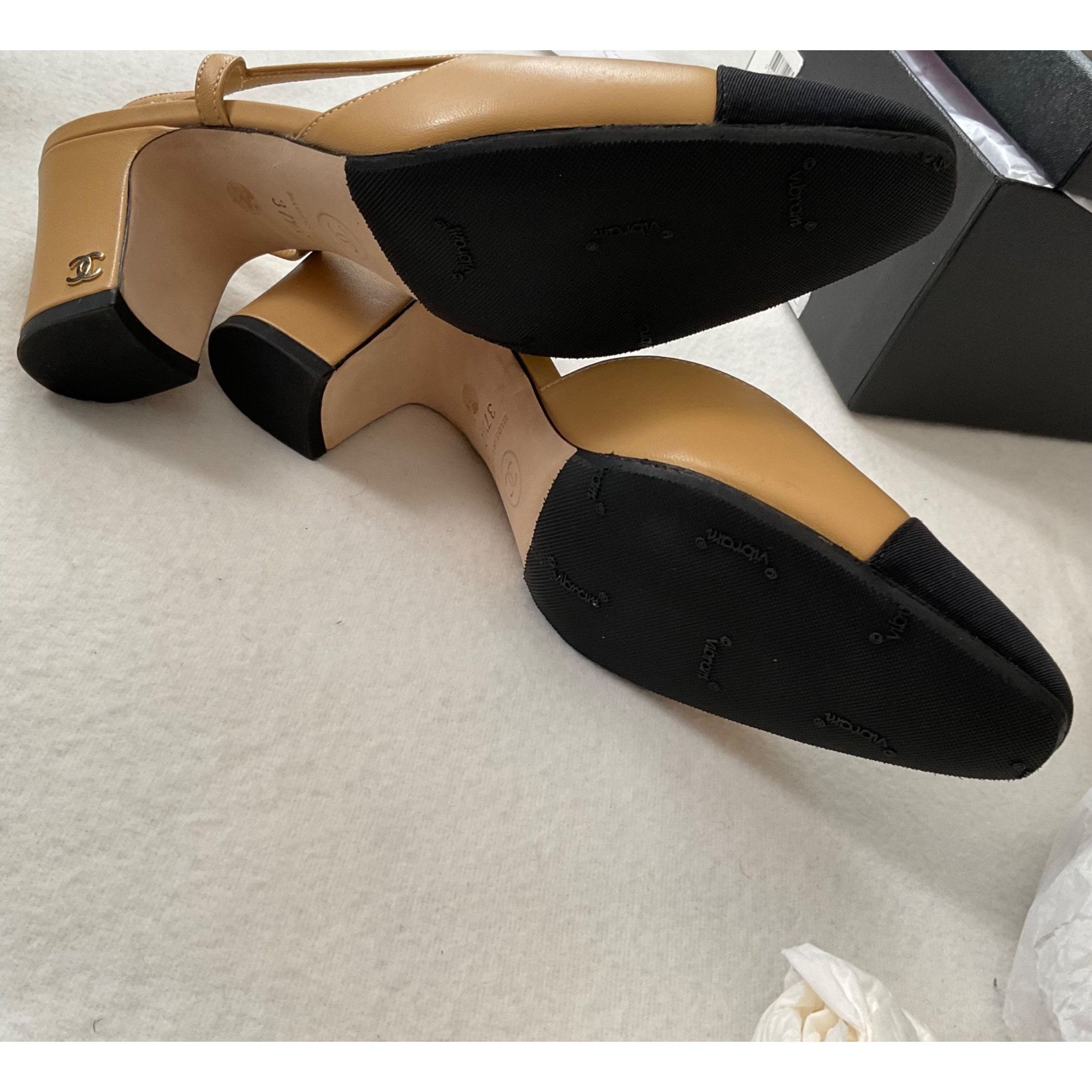 Chanel CHANEL Interlocking TWO tone beige Leather Slingback Pumps h Size US 7 / IT 37 - 5 Thumbnail
