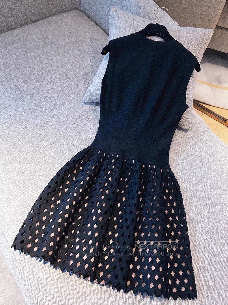 Alaia Alaia Black lace hem super slim fitting dress Size XS / US 0-2 / IT 36-38 - 2 Thumbnail