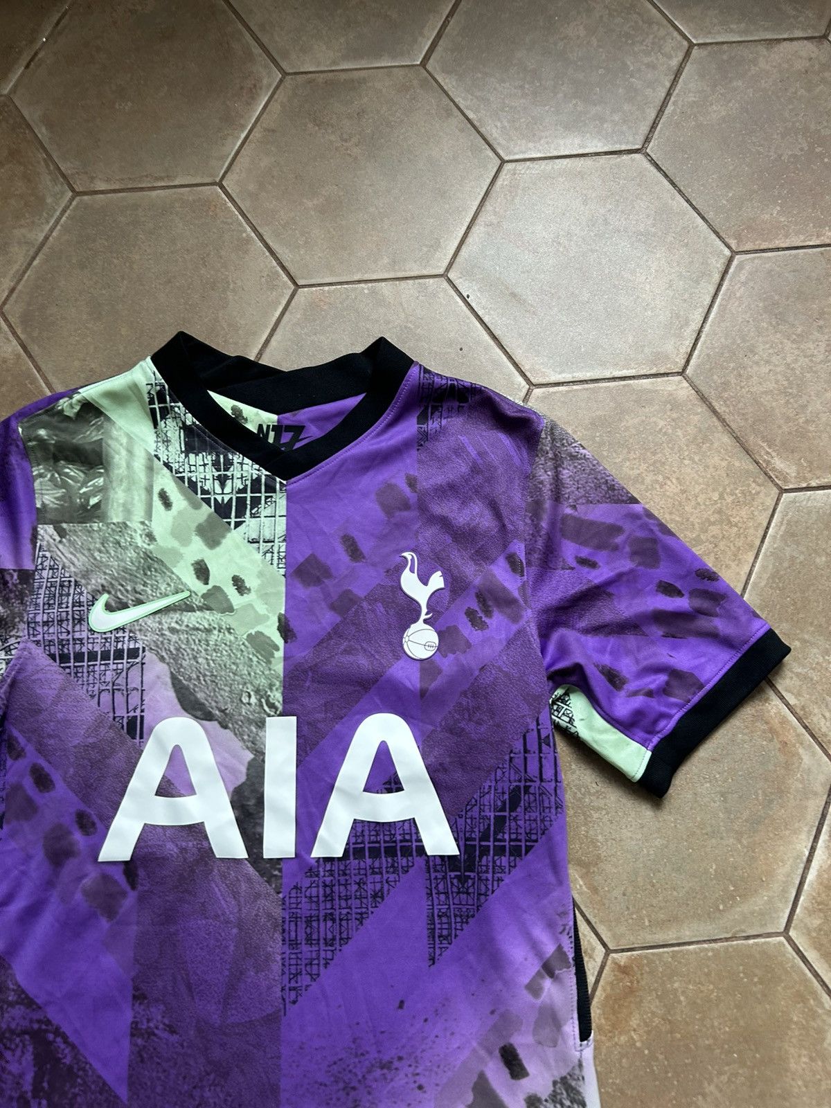 Nike Nike N-17 Tottenham Hotspurs AIA Premier League Jersey Size US S / EU 44-46 / 1 - 4 Thumbnail