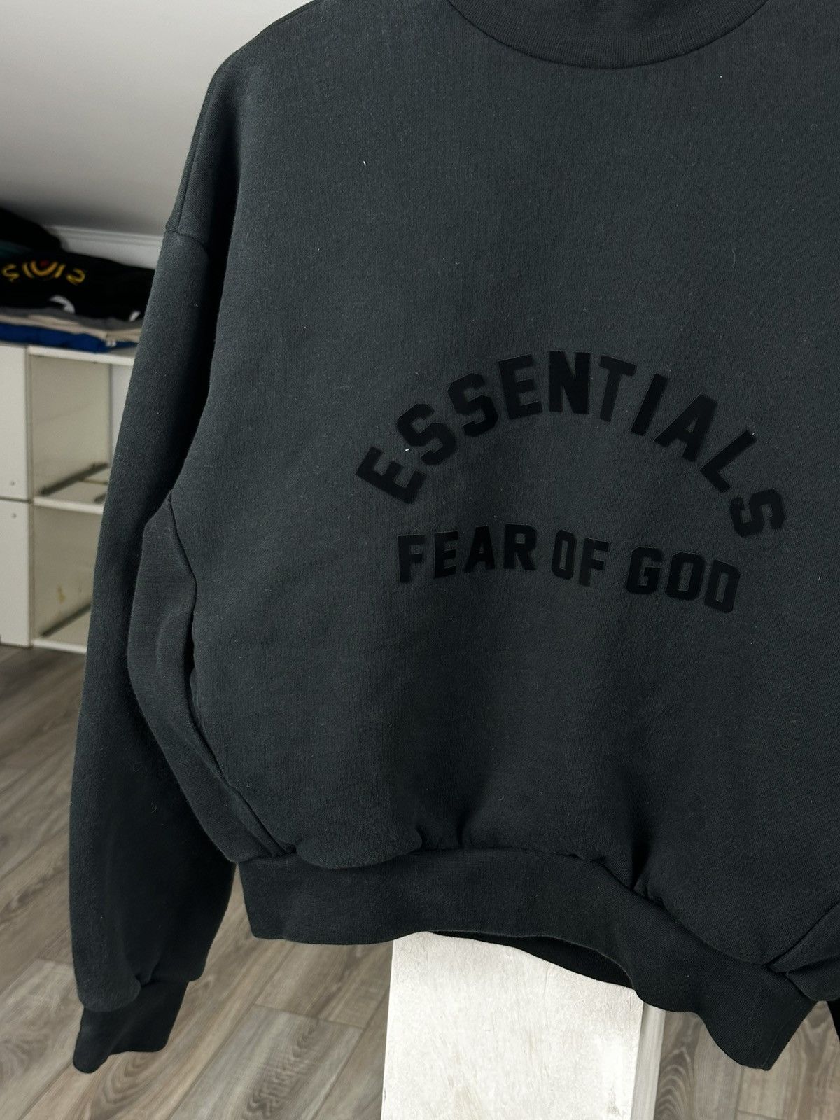 Fear of God Fear of God Essentials Big Logo Cropped Sweatshirt Size 12 Size M / US 6-8 / IT 42-44 - 4 Thumbnail