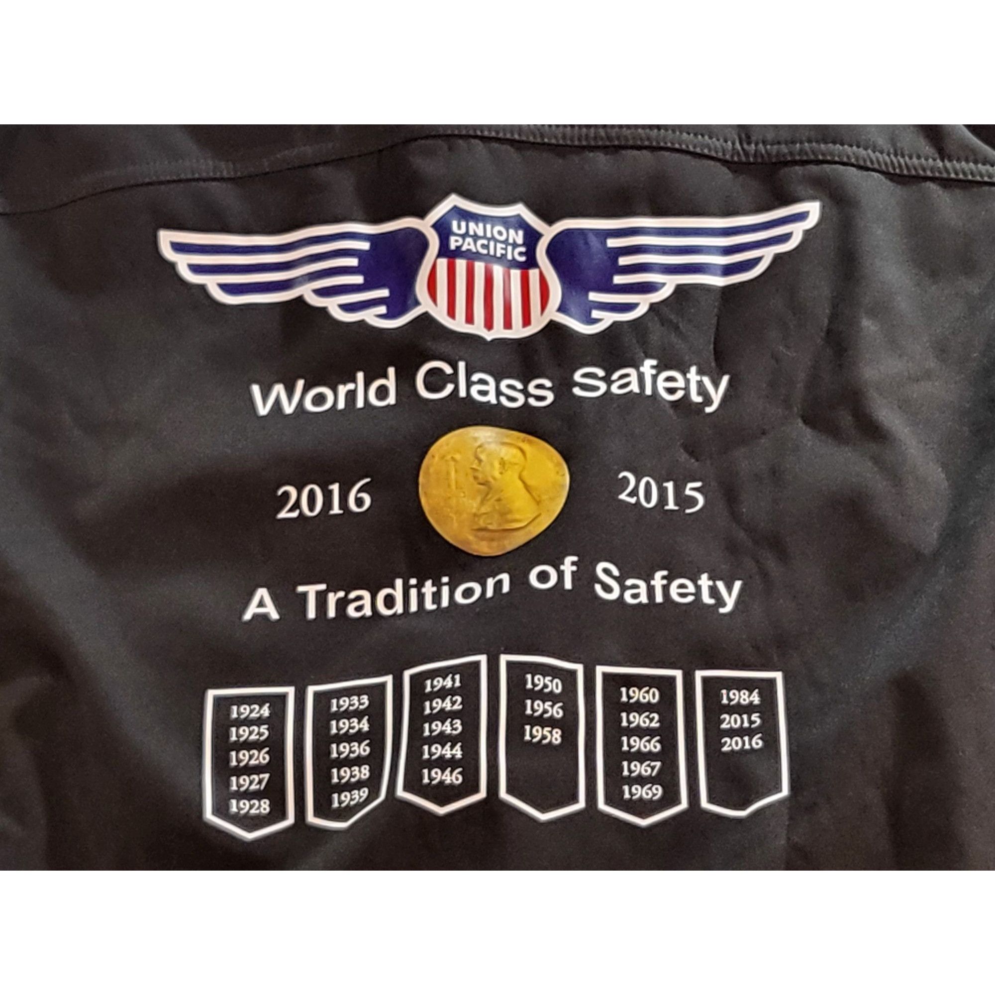 Other Elevate Maxson Union Pacific Softshell Jacket Men Sz M Build Size US M / EU 48-50 / 2 - 9 Thumbnail