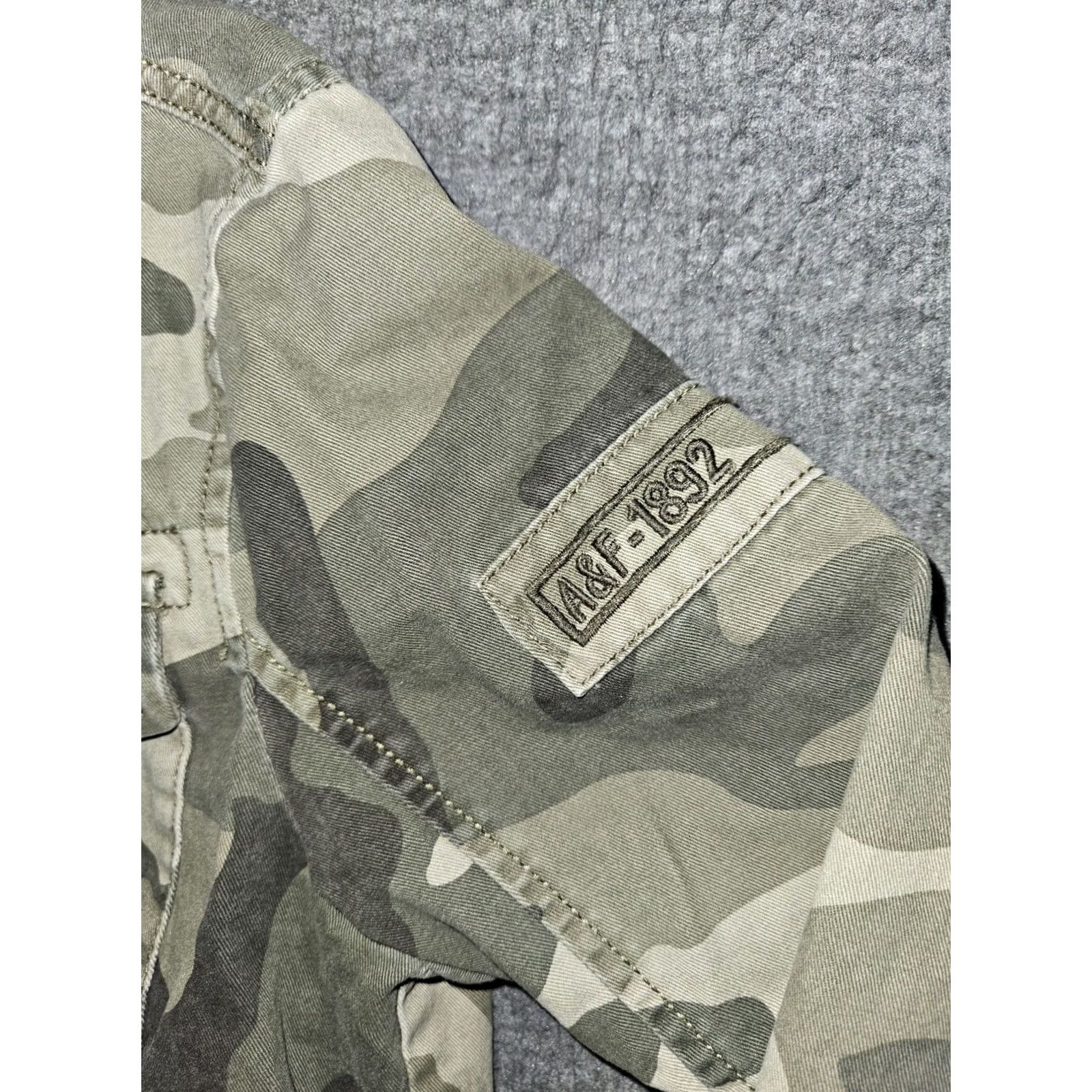 Abercrombie & Fitch Abercrombie & Fitch Military Jacket Women's Medium Full Zip Green Camo Preppy 90s Army City Outdoor Pockets Logo | Machine Washable | Regular Fit Size M / US 6-8 / IT 42-44 - 6 Thumbnail