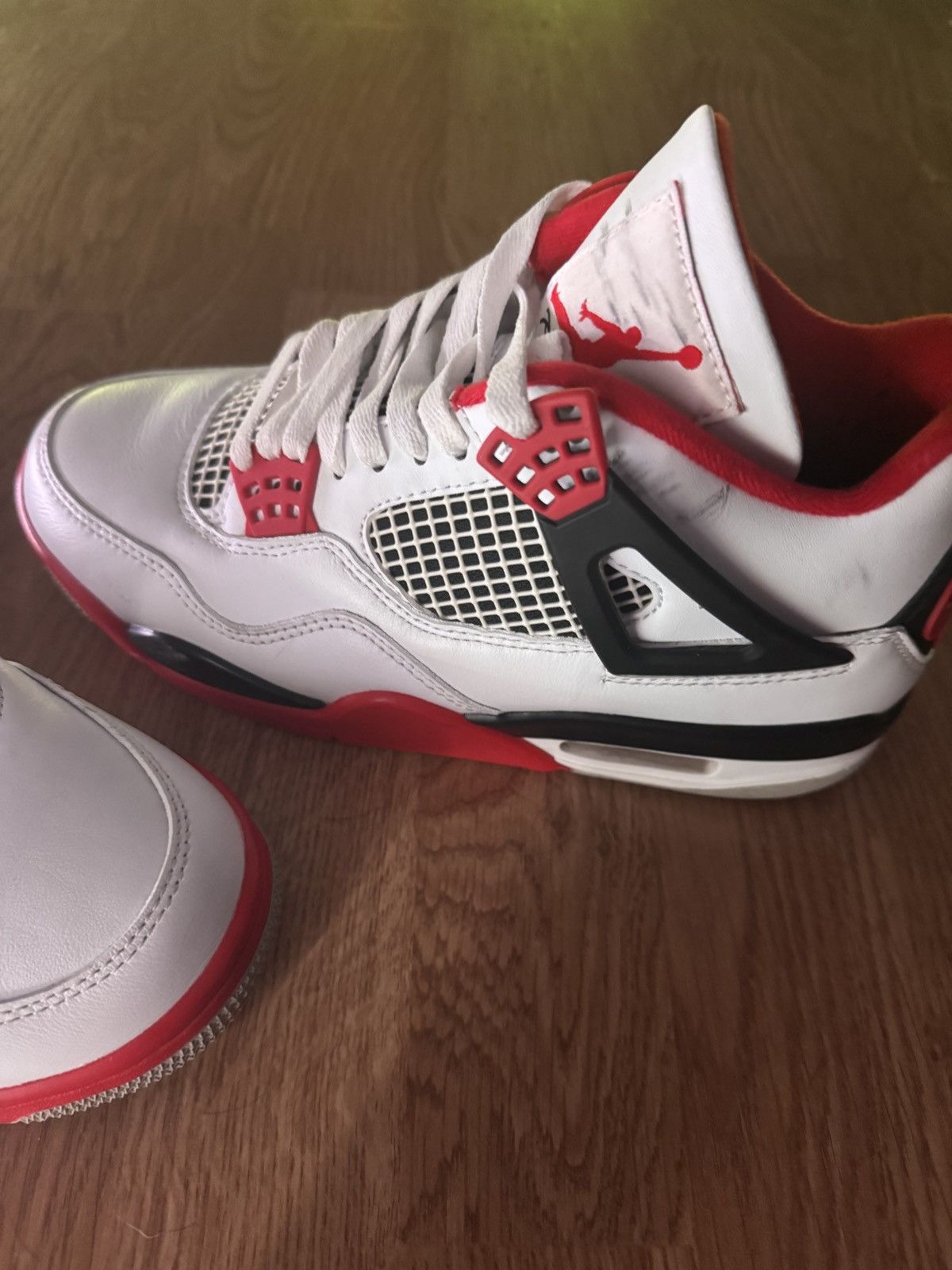 Nike Jordan 4 fire reds Size US 7 / EU 40 - 2 Thumbnail