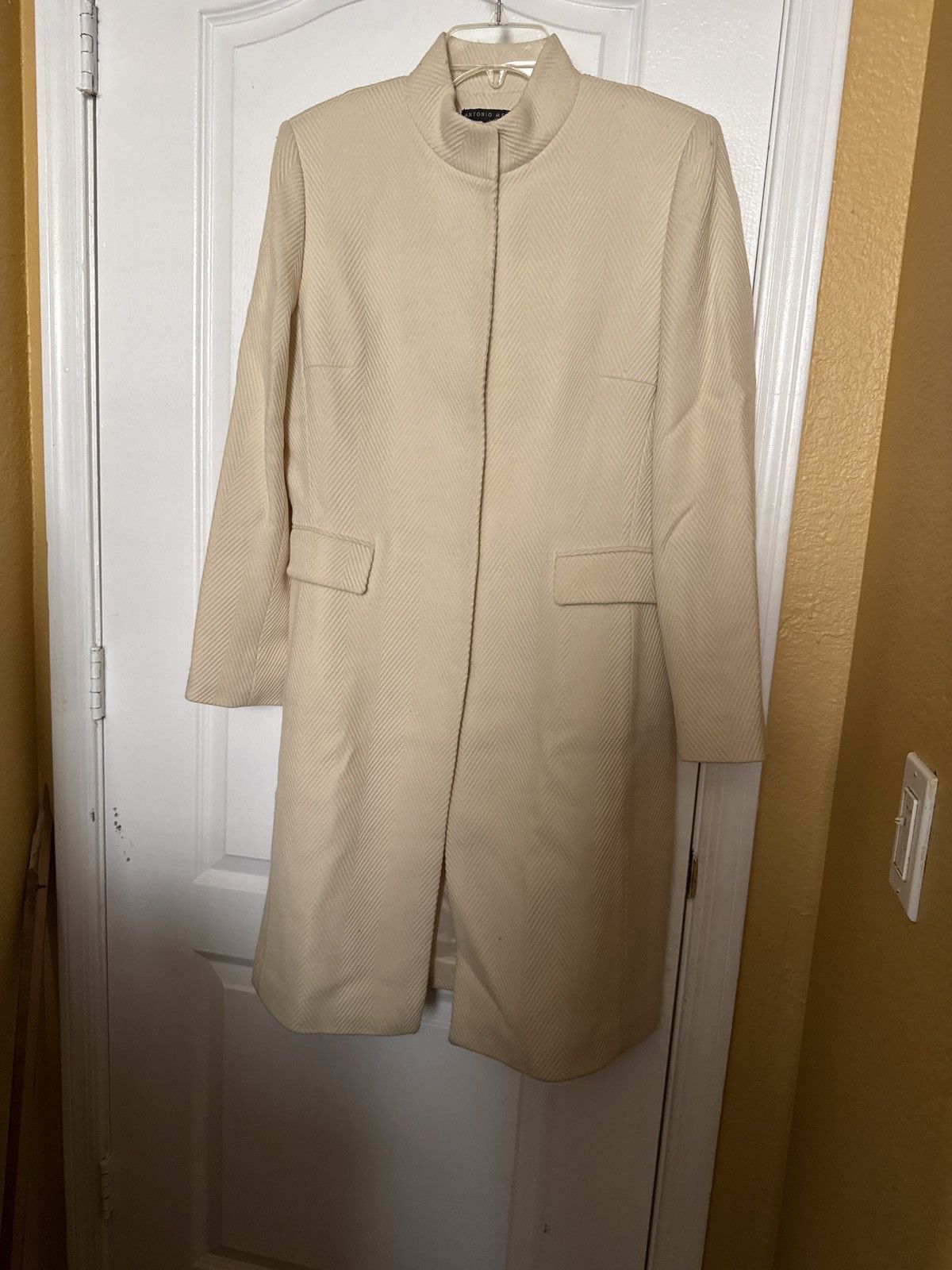 Other Antonio Melani Cream Coat Size L / US 10 / IT 46 - 1 Thumbnail