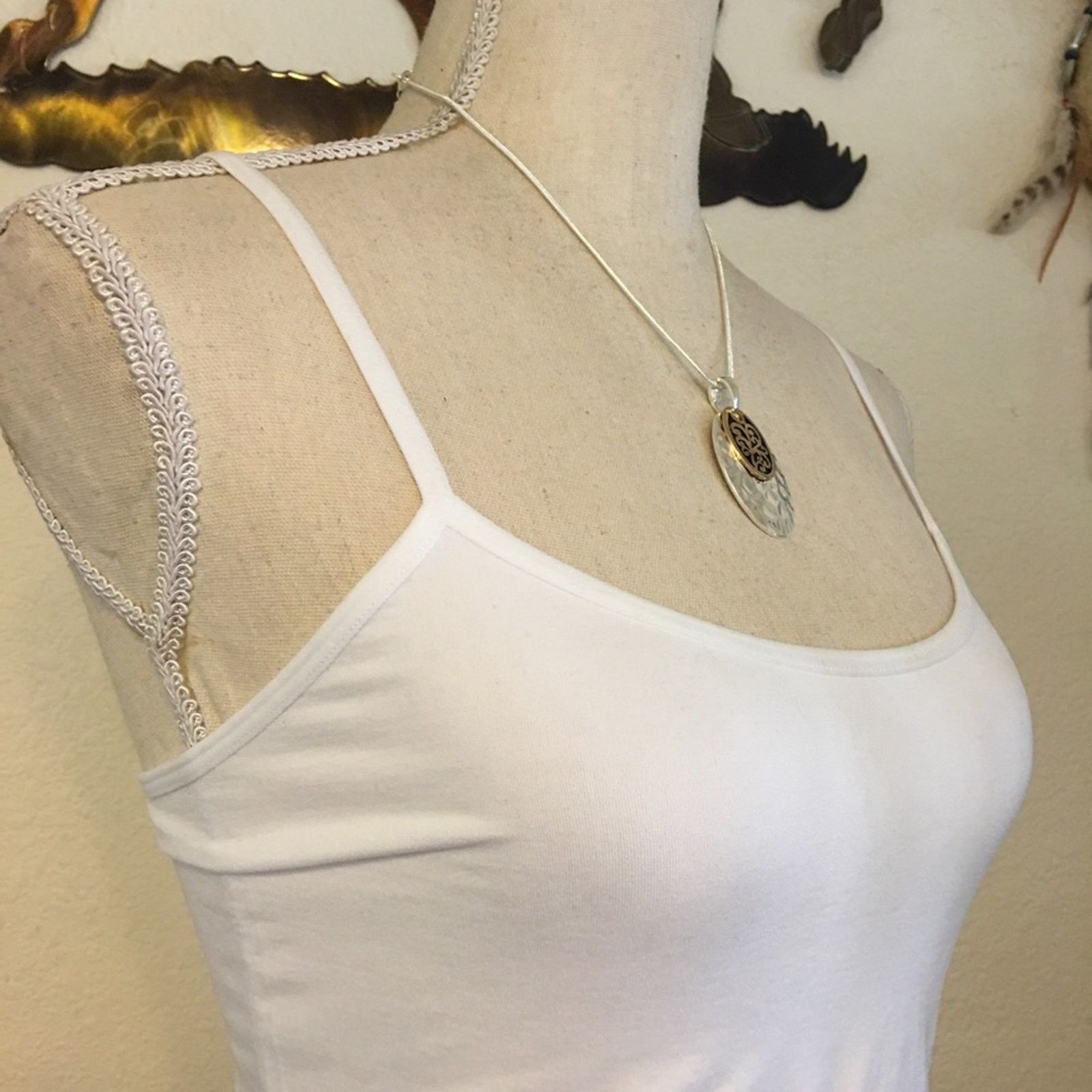 Jewelry Two tone hammered and filigree disc necklace Size ONE SIZE - 2 Thumbnail