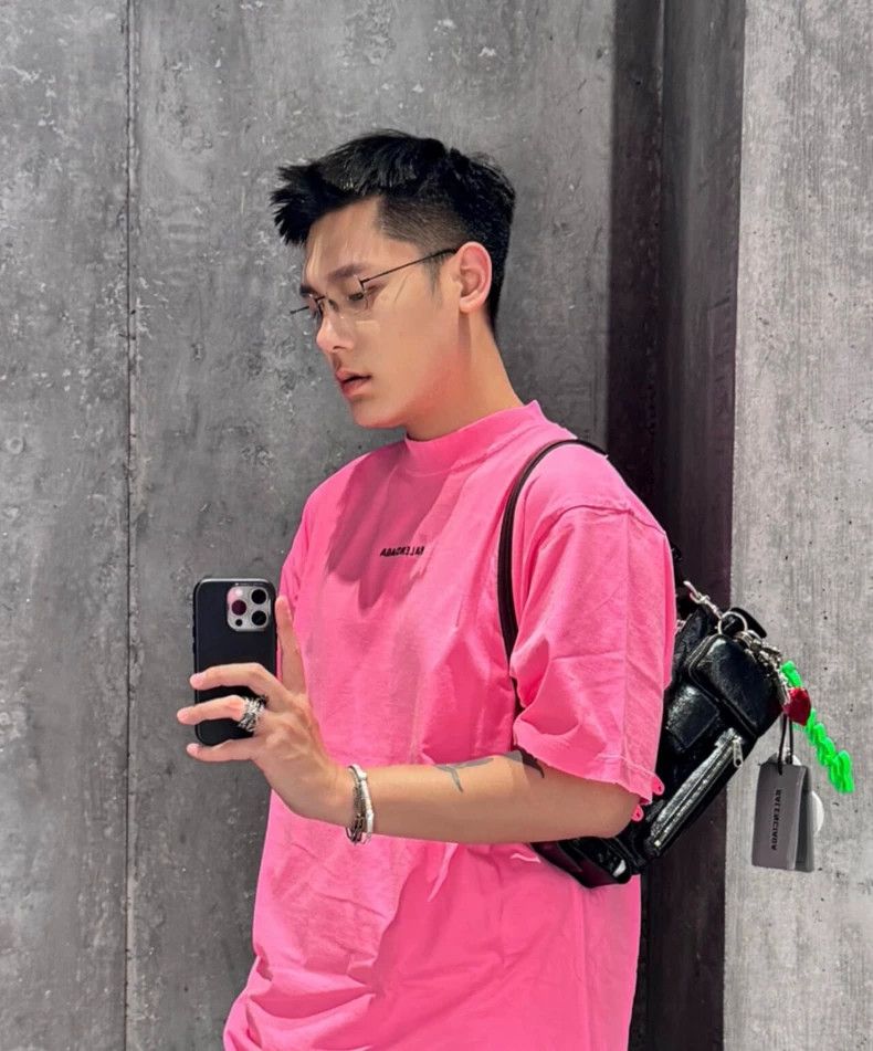 Balenciaga Balenciaga Pink embroidered monogrammed short sleeve Size US L / EU 52-54 / 3 - 7 Thumbnail