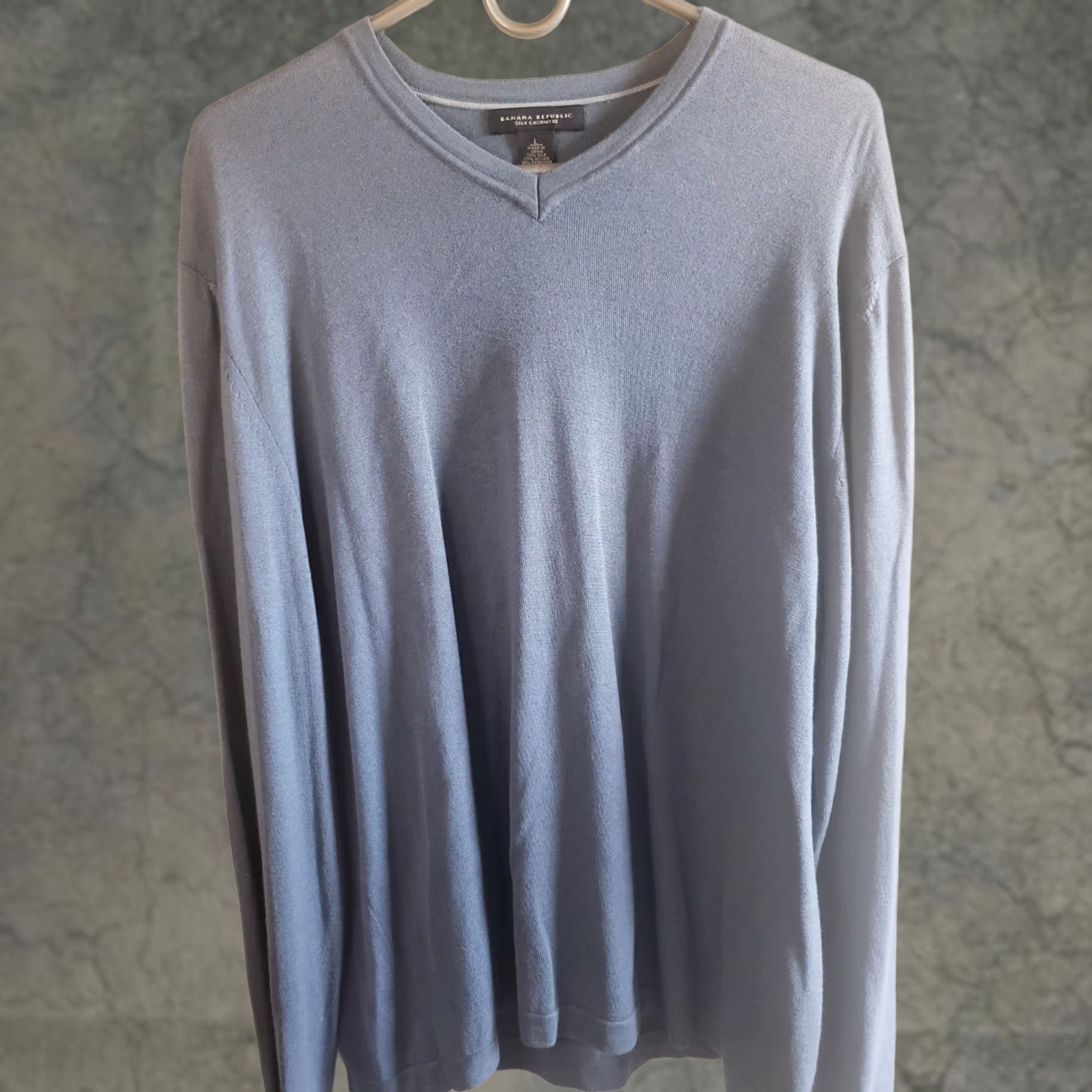Banana Republic Banana Republic Men’s Blue V-Neck Silk 71% Cashmere 12% Blend Sweater Sz Large L Shirt Mens Regular Knits Pullover Casual Winter Fall Blue Size US L / EU 52-54 / 3 - 1 Thumbnail
