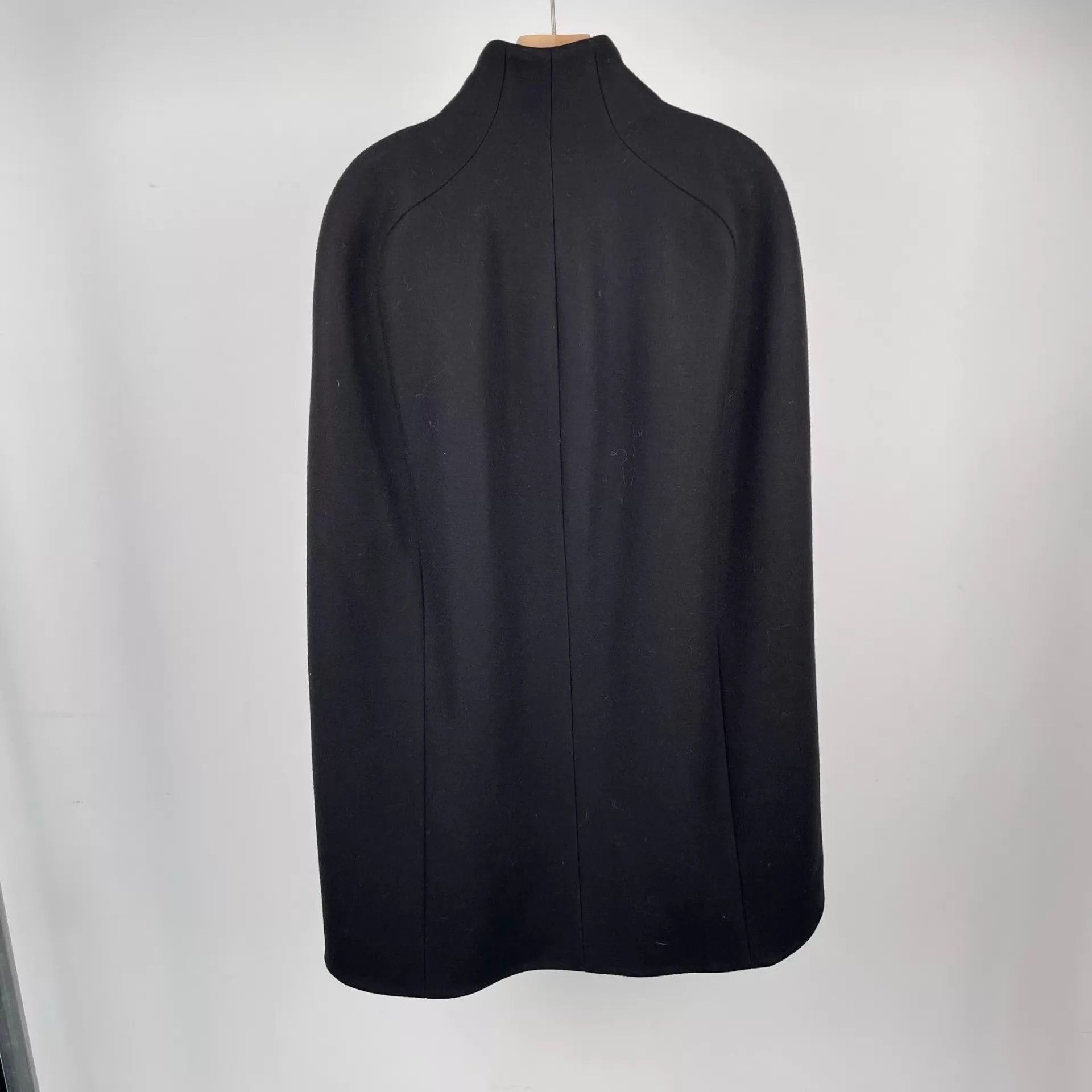 Alexander McQueen Alexander McQueen Sleeveless Blend Cape Black 40 Size S / US 4 / IT 40 - 2 Thumbnail