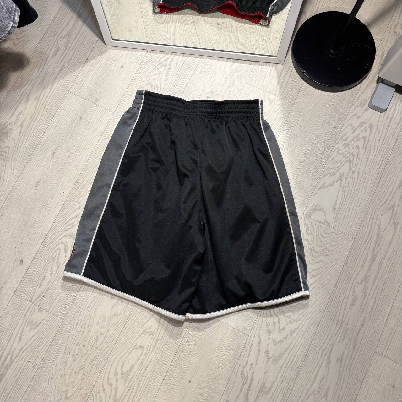 Nike Vintage Nike Basketball short Size:M Size US 32 / EU 48 - 2 Thumbnail