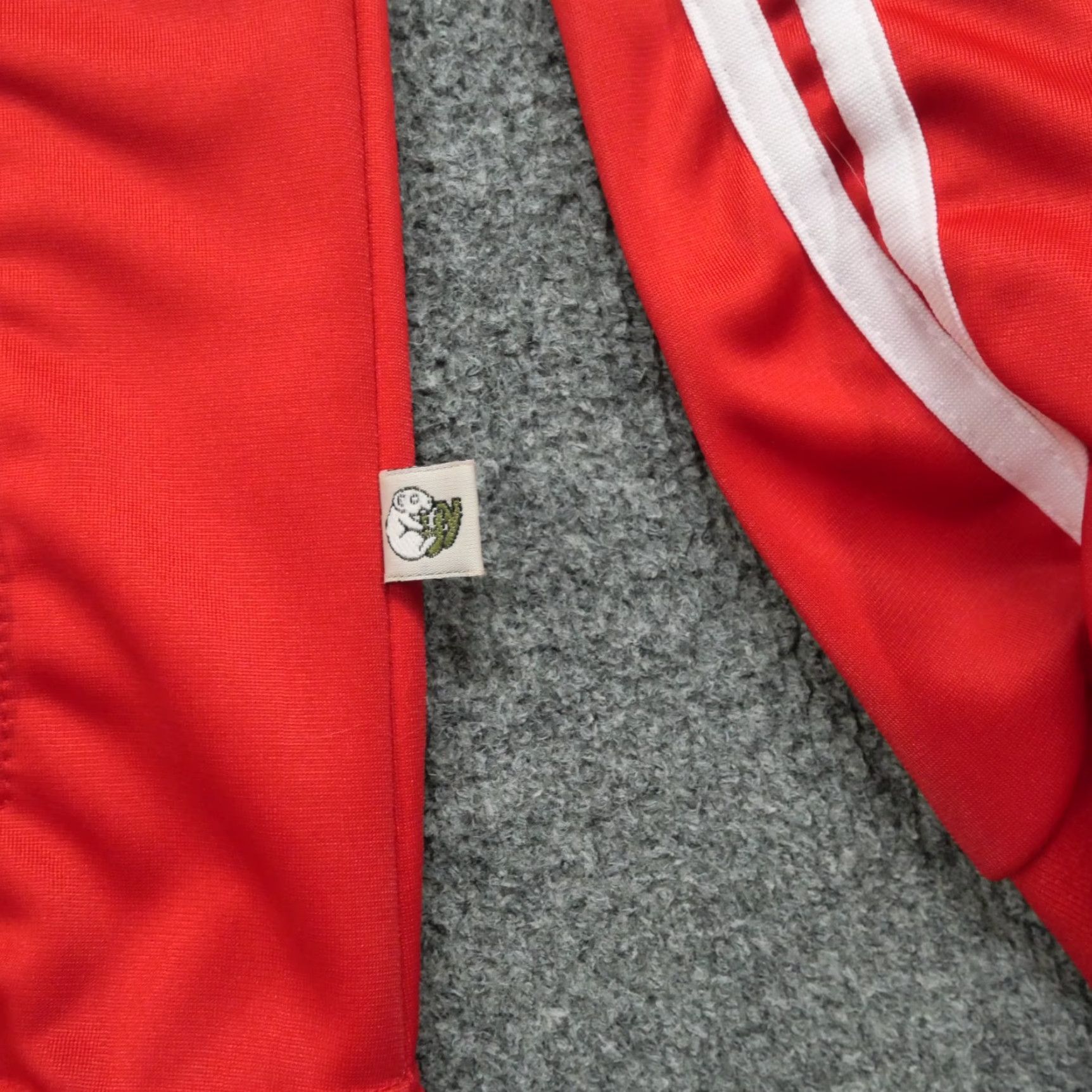 Vintage VINTAGE Cuy Arts Jacket Mens Regular Red - Bomber Jacket - Zip Up - Adult Medium - Y2K - Track - Polyester - Jacket - Red White Size US L / EU 52-54 / 3 - 3 Thumbnail