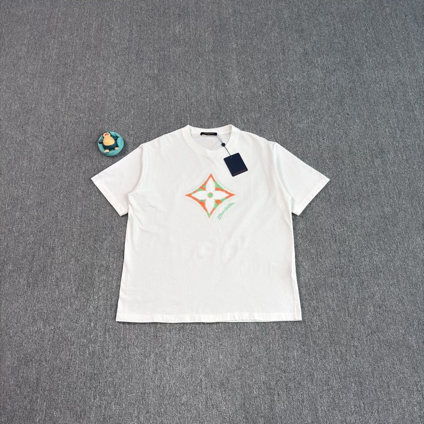 Louis Vuitton LV 25 Three Flower Beaded T-shirt Size US XXL / EU 58 / 5 - 1 Thumbnail