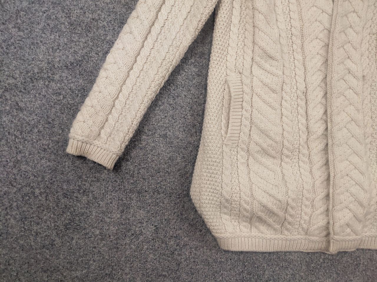 Aran Crafts Aran Crafts soft wool Cable Knit Cardigan Sweater Vintage Size L / US 10 / IT 46 - 4 Thumbnail