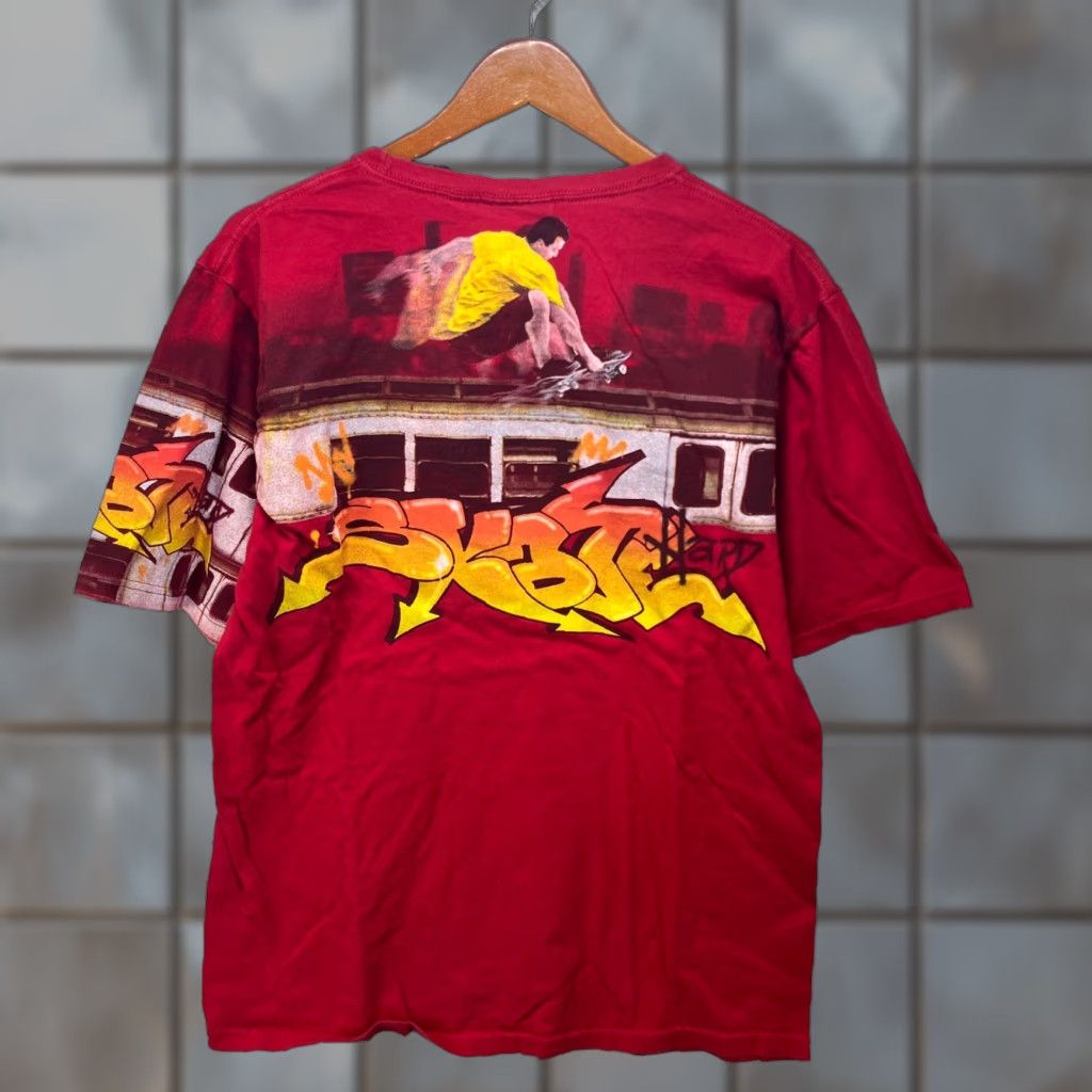 Vintage VINTAGE No Boundaries T-Shirt Shirt Mens M Red 90s Graffiti Skate Boundaries T Shirt Size US M / EU 48-50 / 2 - 1 Thumbnail