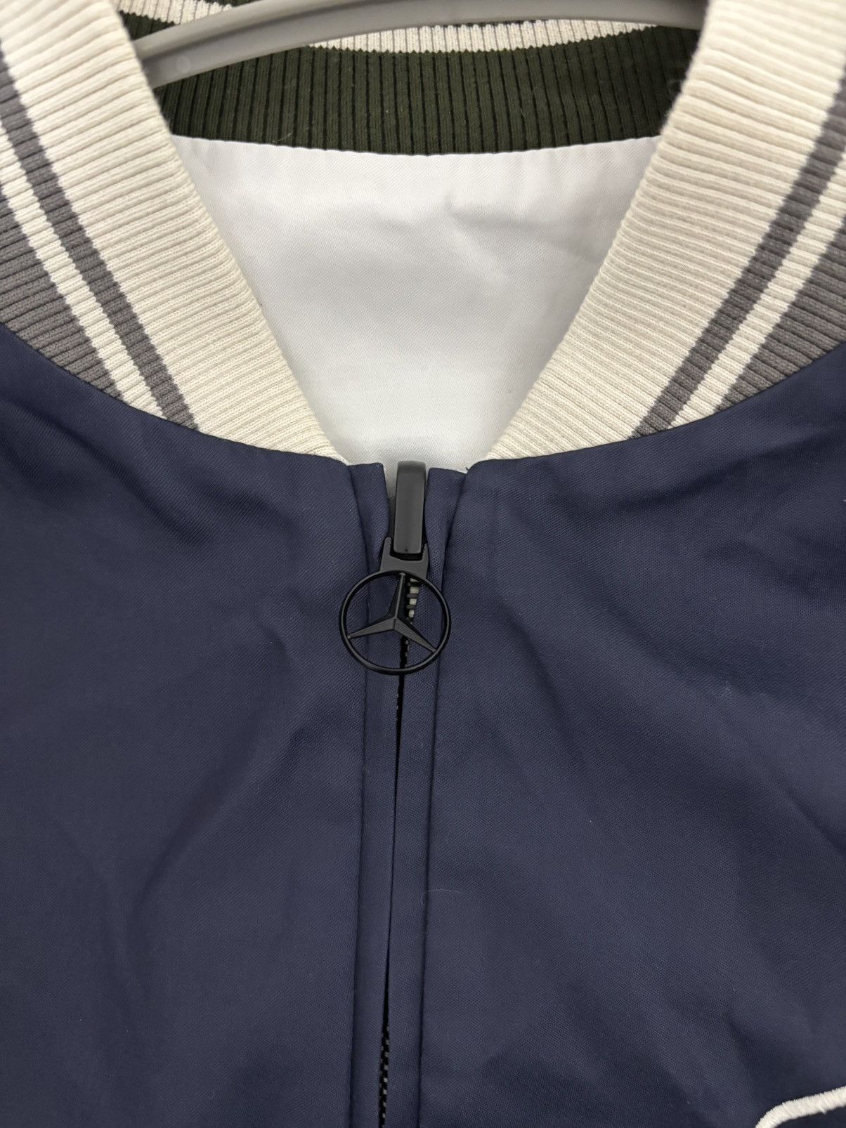 Moncler MONCLER GENIUS Mercedes-Benz by NIGO White Navy Reversible Size US L / EU 52-54 / 3 - 8 Thumbnail