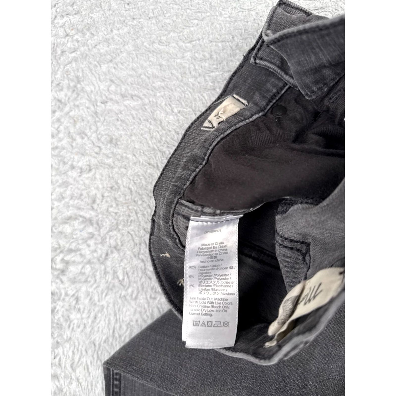 Madewell Madewell Jeans Women 25 Black Mid Rise Stovepipe Cotton Blend Stretch 25x26 Denim Regular 5-Pocket Distressed Logo 90s Retro Designer Mens Women Girls Size 42" / US 20 - 7 Thumbnail