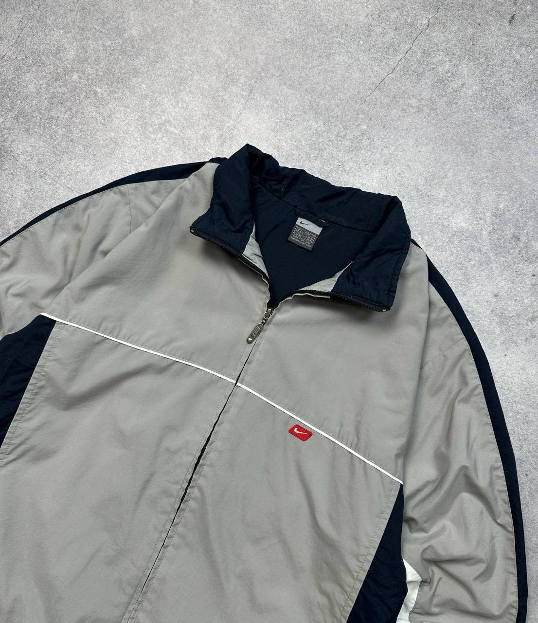 Nike Vintage Nike Nylon Track Jacket, Size M – Classic Sportswer Size US M / EU 48-50 / 2 - 2 Thumbnail