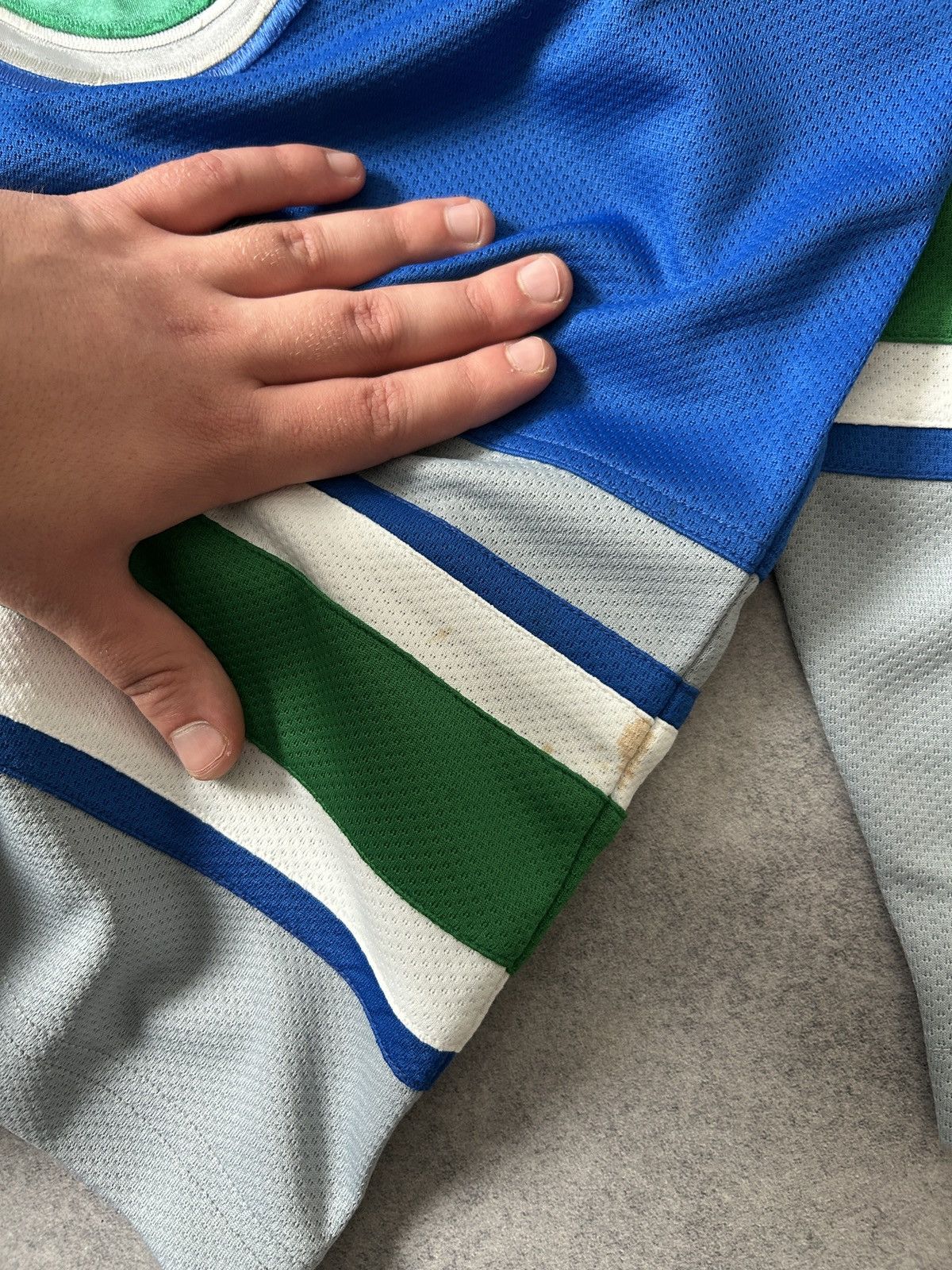Ccm Vintage Hartford Whalers jersey mens Gordie Howe 9 Size US L / EU 52-54 / 3 - 7 Thumbnail