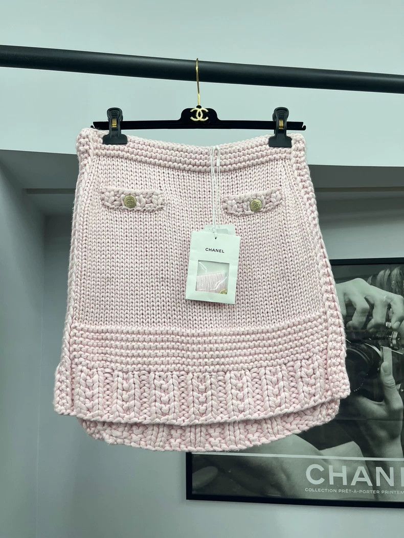 Chanel Chanel Pink thick knitted skirt Size 25" / US 0 / IT 36 - 1 Thumbnail