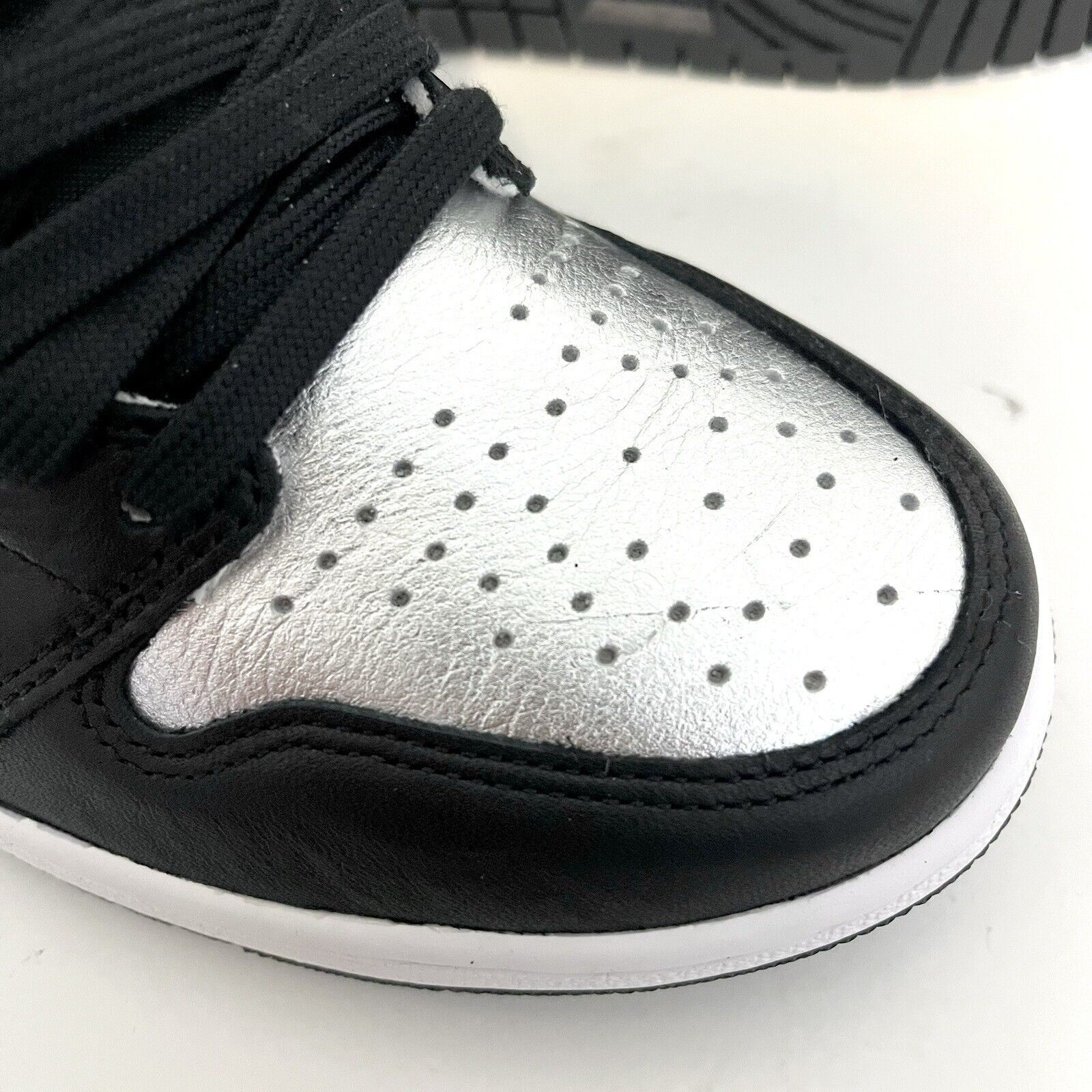 Jordan Brand 2020 Nike Air Jordan 1 Retro Hi Silver Toe CD0461 001 VNDS Size US 6.5 / IT 36.5 - 7 Thumbnail