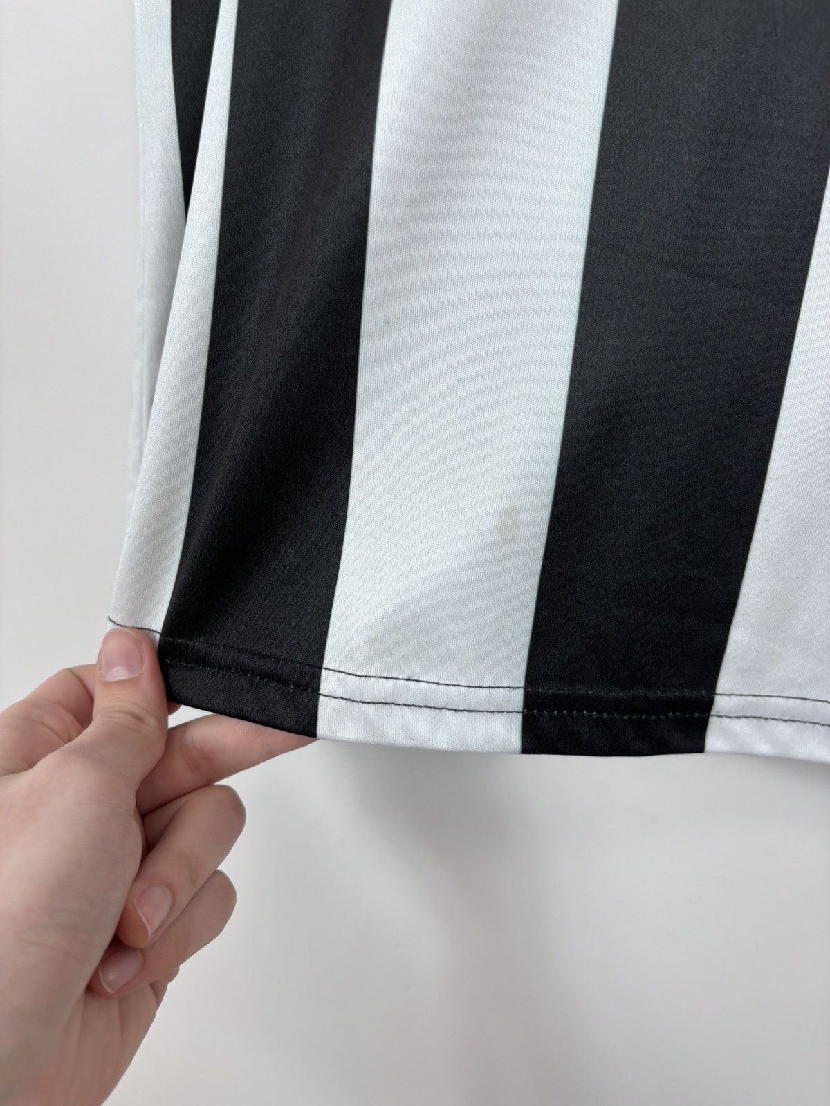 Castore Newcastle United 2023/2024 Home Isak #14 Soccer Jersey Size US M / EU 48-50 / 2 - 8 Thumbnail