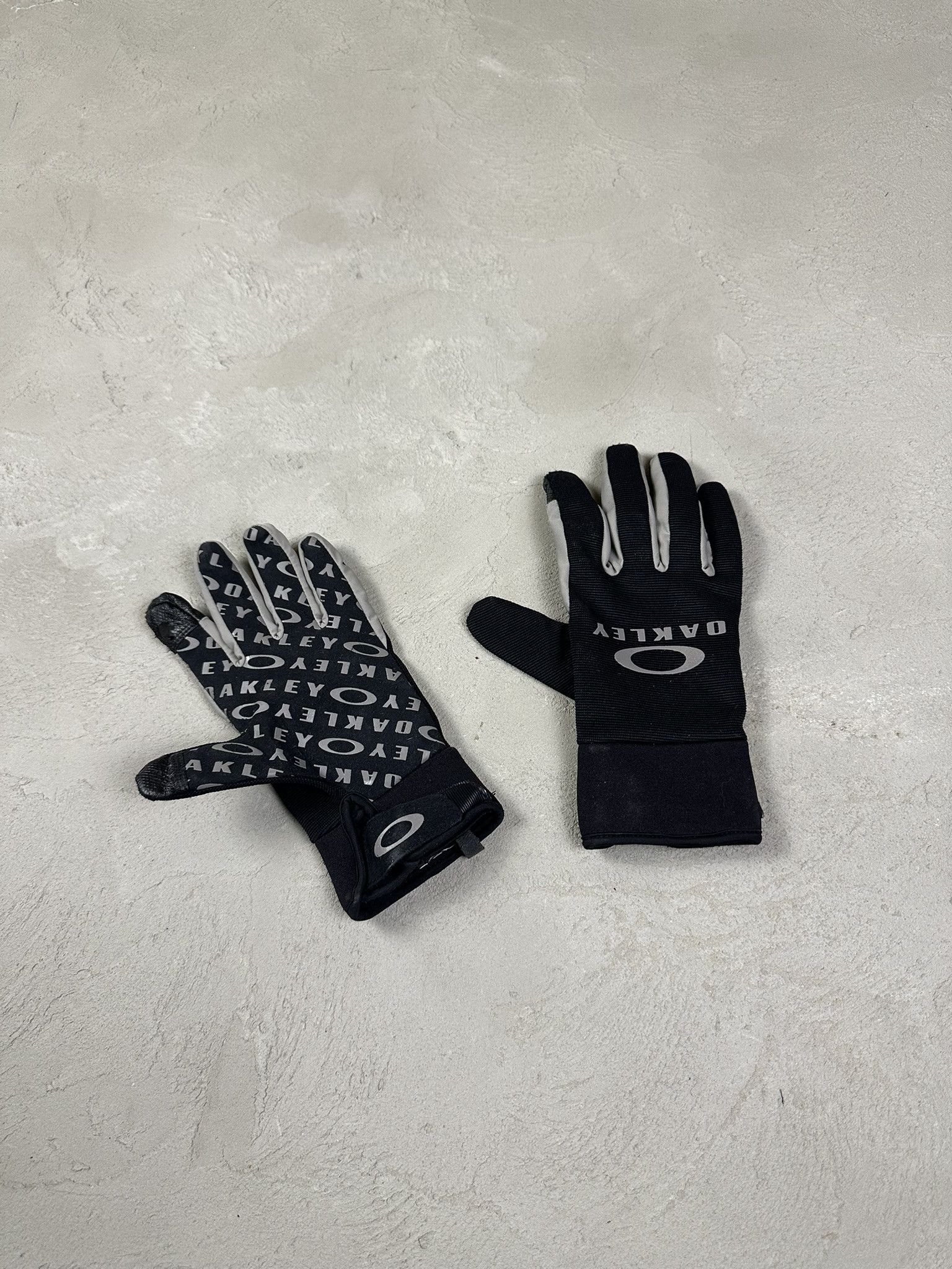Oakley Vintage Y2k Oakley Circle Logo Gloves Size ONE SIZE - 1 Thumbnail