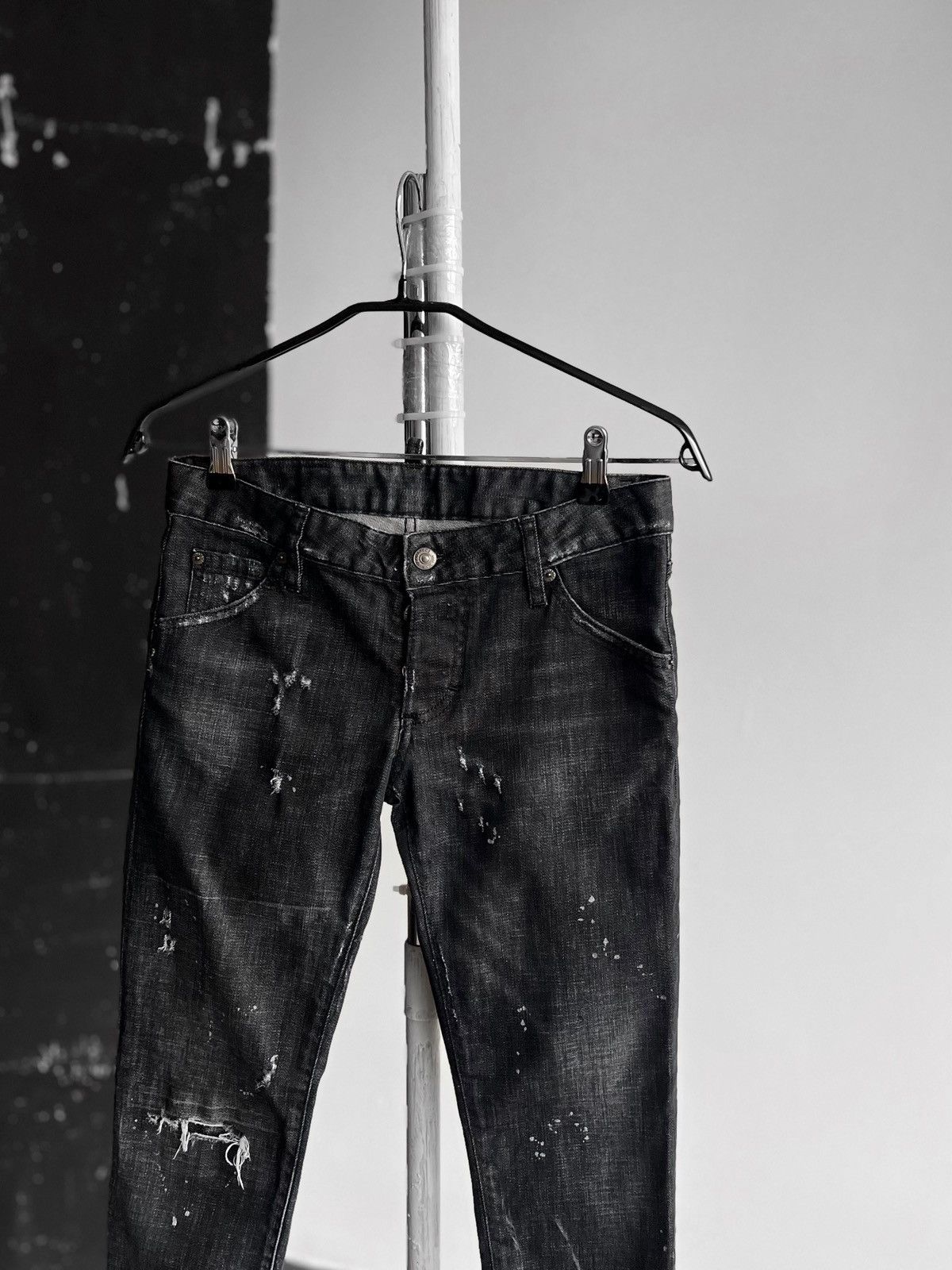 Dsquared2 Dsquared2 Black Authentic Distressed Short Denim Deana Jeans Size 27" / US 4 / IT 40 - 2 Thumbnail