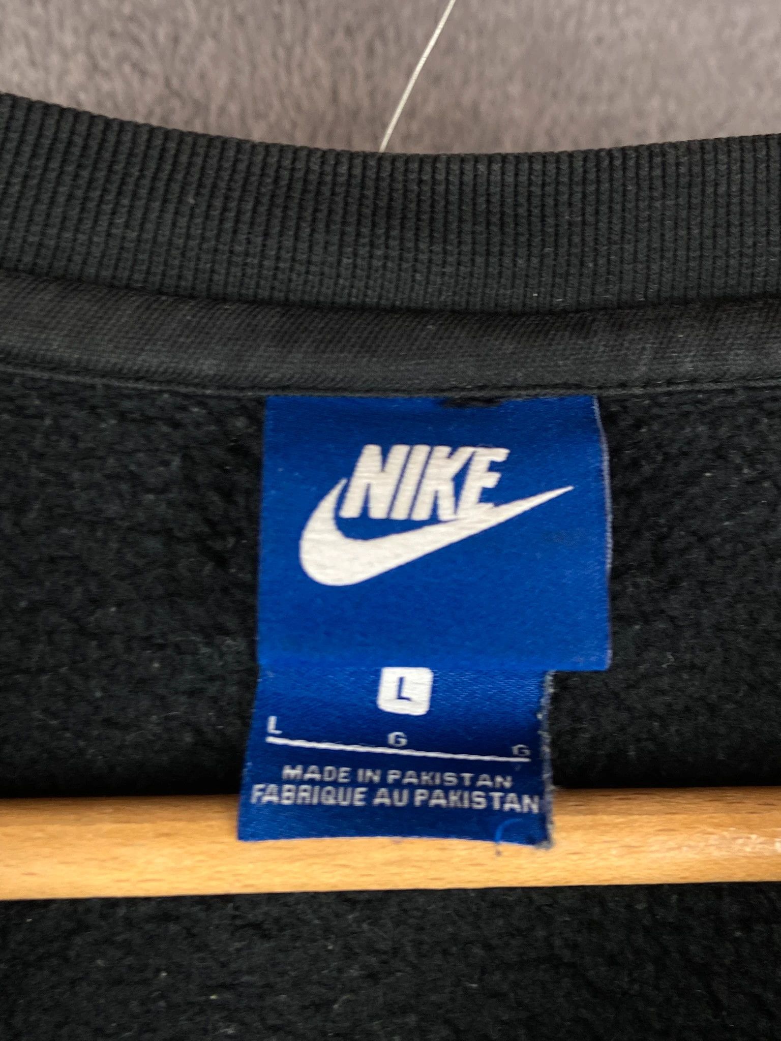 Nike Nike hoodie black vintage retro streetwear casual spellout Size US L / EU 52-54 / 3 - 3 Thumbnail