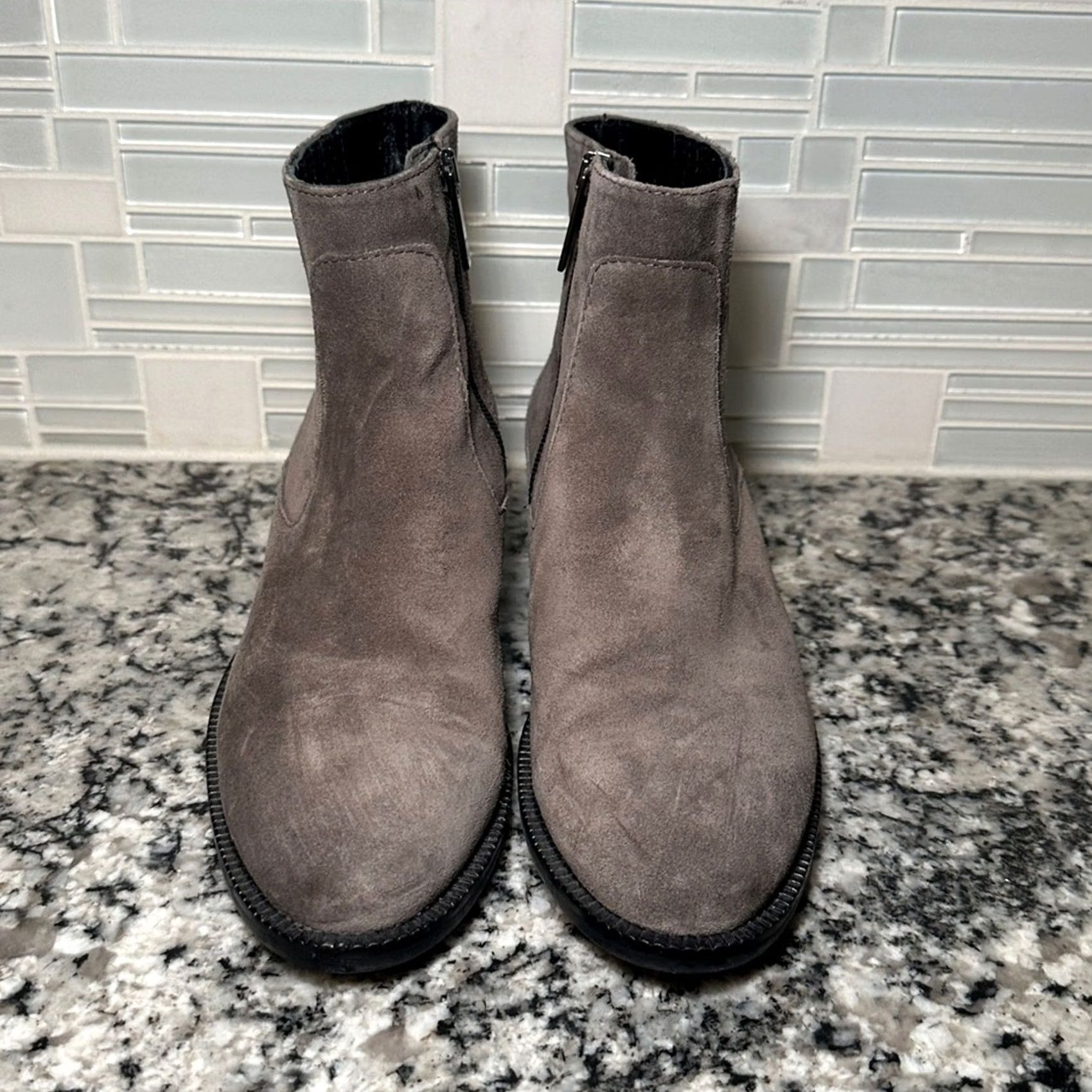 Aquatalia VINTAGE Aquatalia Oribella Suede Made in Italy Ankle Boots 8.5 Gray Women Bootie 6.5" MS7906 Size US 9 / IT 39 - 3 Thumbnail