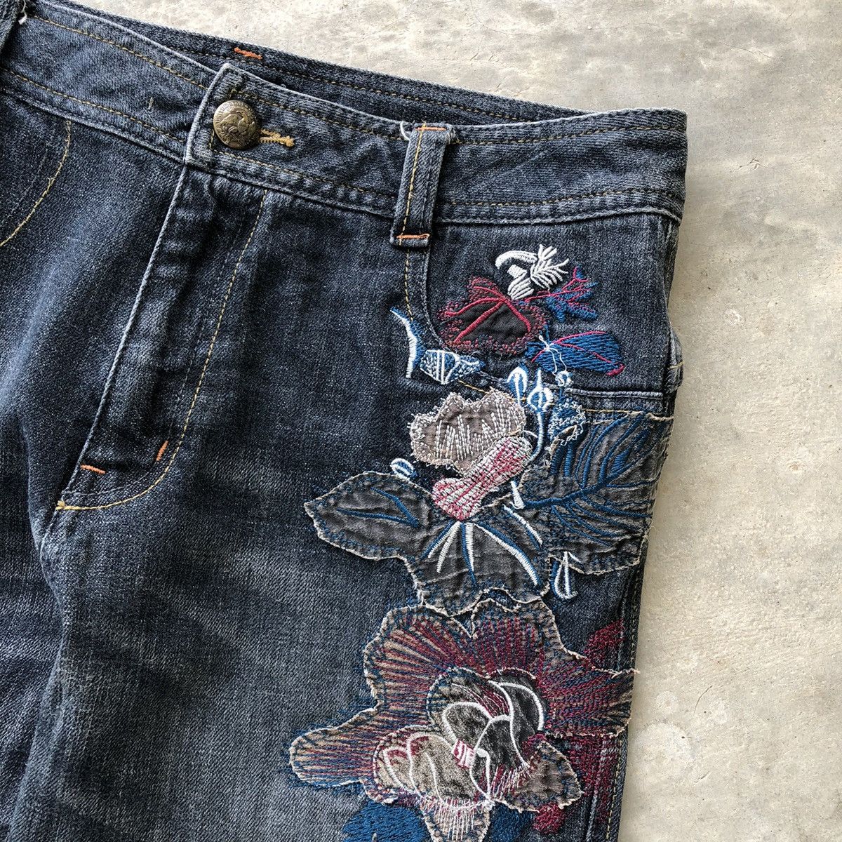 Japanese Brand Flare CAROUGE Rare Embroidered Flower Design Jeans Size US 29 - 5 Thumbnail