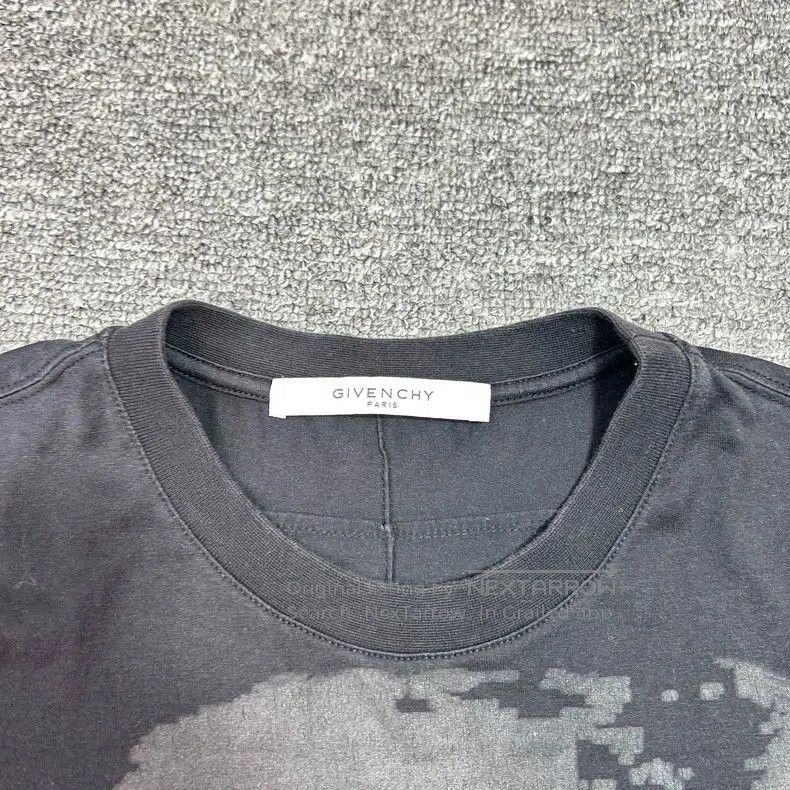Givenchy Givenchy Dog Print Short Sleeve T. Size US XS / EU 42 / 0 - 3 Thumbnail