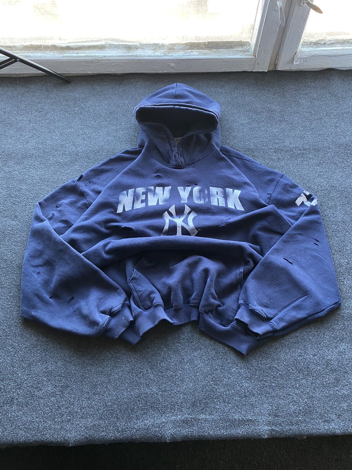 New York Yankees 🔥New York Yankees Vntg Distressed Hoodie mens xl rare Size US XL / EU 56 / 4 - 1 Thumbnail