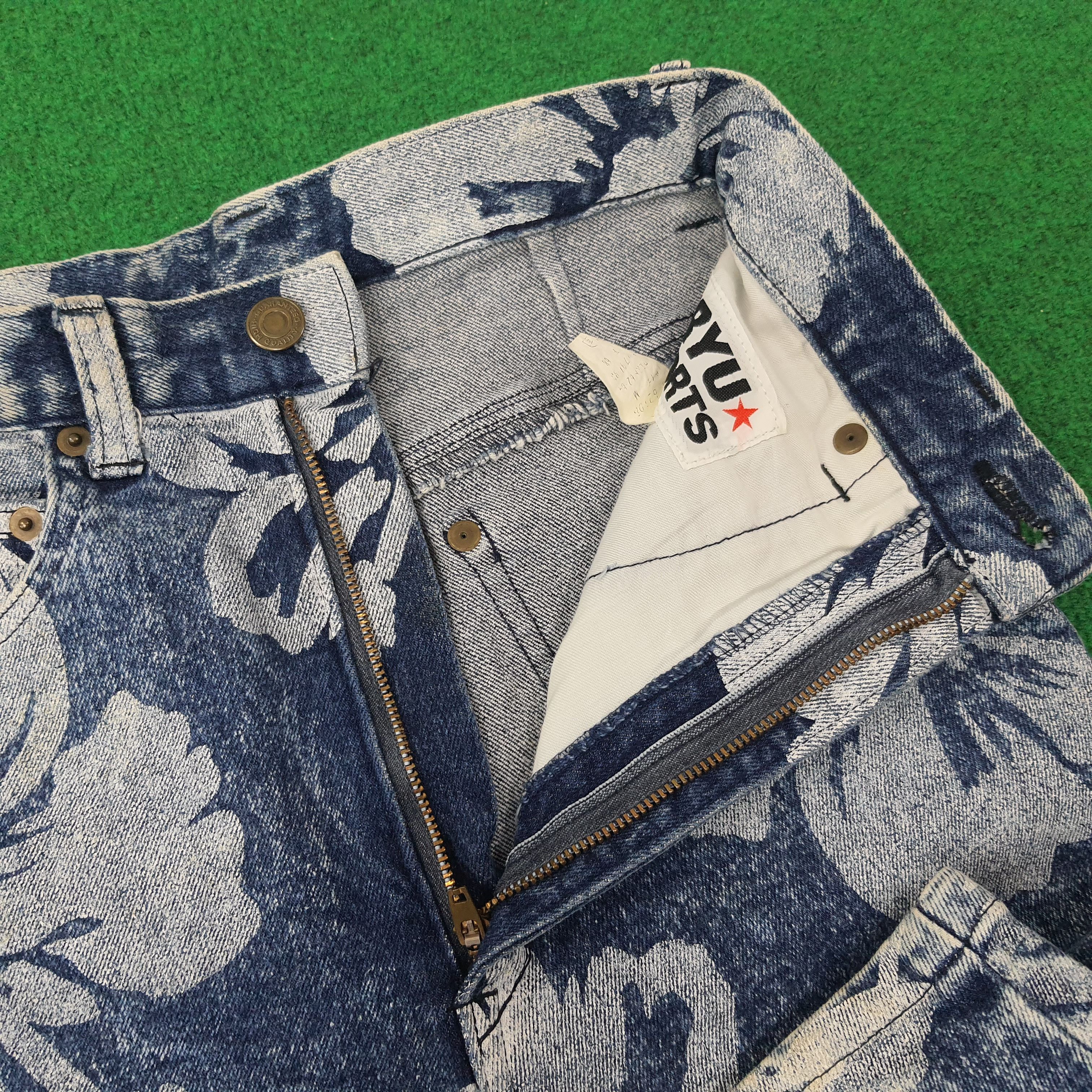Japanese Brand Vinatge Ryu Sports Full Art Jeans C258N26 Size 23" - 5 Thumbnail