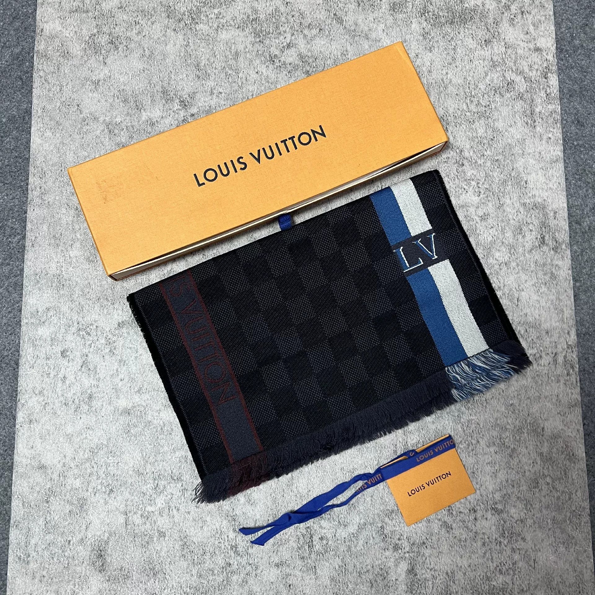 Louis Vuitton Louis Vuitton Damier Check Scarf Size ONE SIZE - 1 Thumbnail