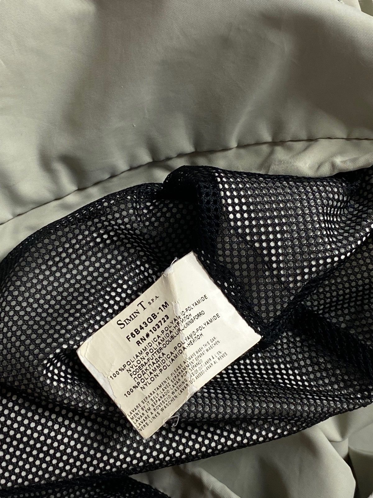 Armani Vintage ARMANI JEANS Grey Lightweight Hood Jacket Shell Size US XL / EU 56 / 4 - 8 Thumbnail