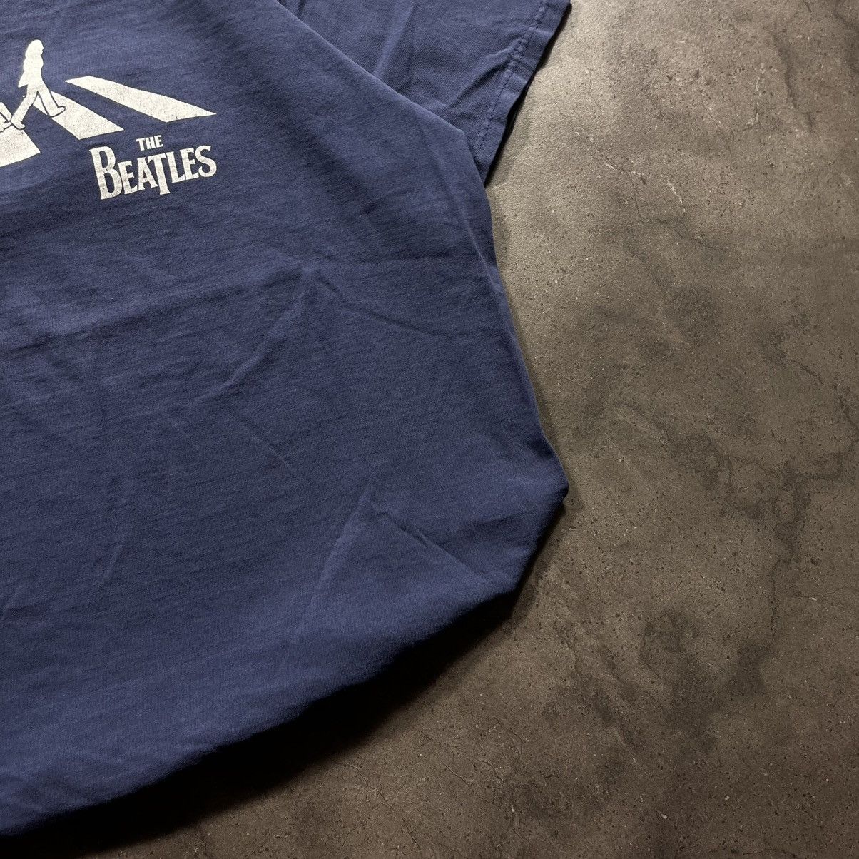 Apple Vintage 00s The Beatles abbey road apple rock metal band tee Size US XL / EU 56 / 4 - 4 Thumbnail