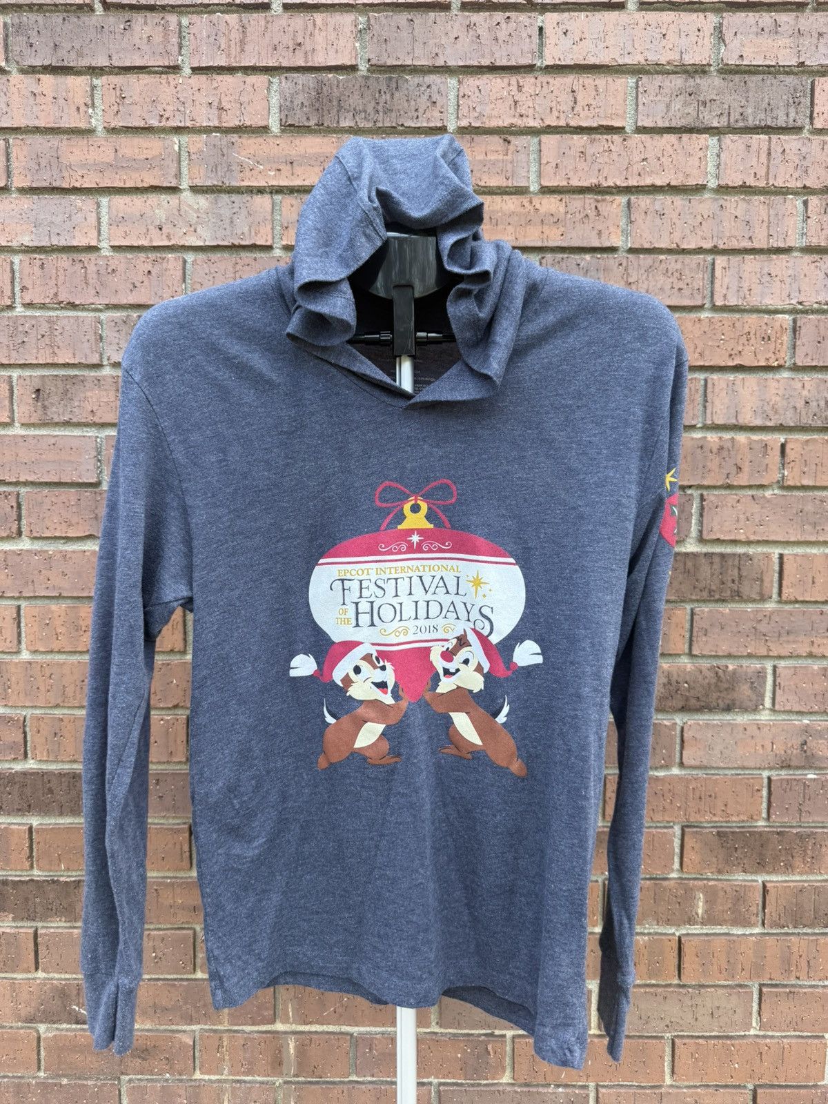 Disney Disney Epcot Festival of the Holidays 2018 Chip & Dale Hood Size S / US 4 / IT 40 - 2 Thumbnail