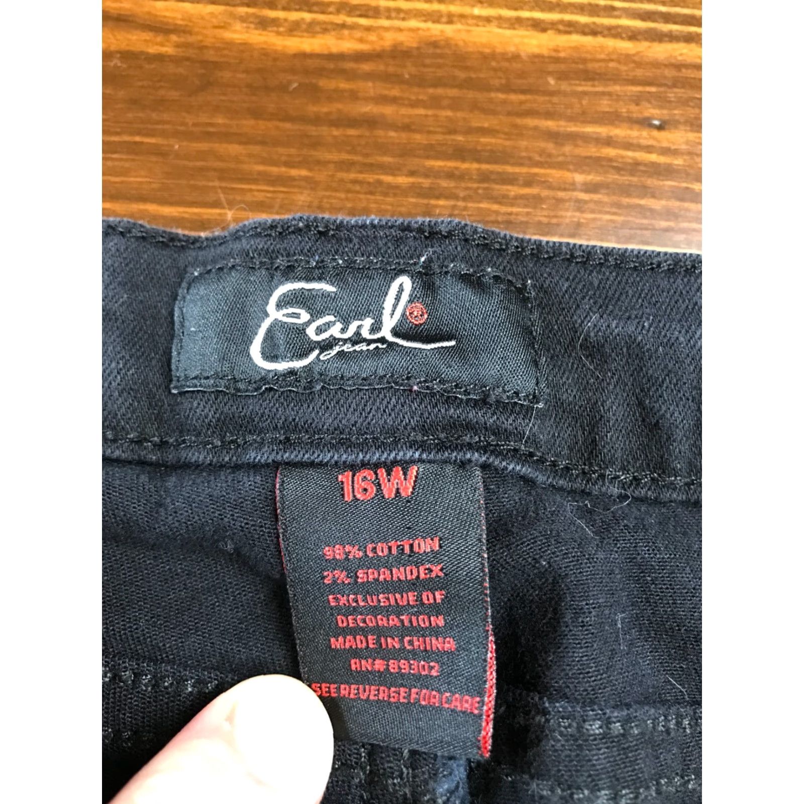 Vintage VINTAGE Earl Jeans Capri Women's 16W Black Denim Embroidered Jeweled AN#89302 Capri Women Size 38" / US 16 / IT 52 - 3 Thumbnail