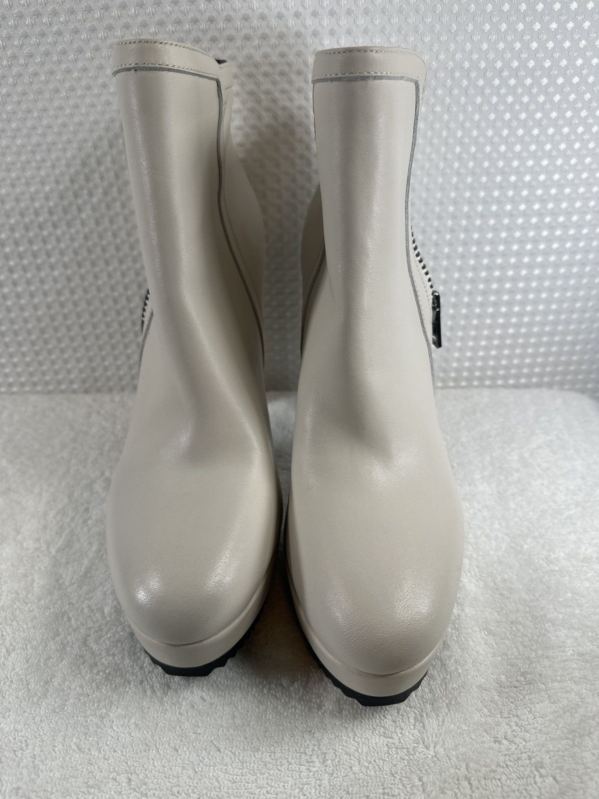 DKNY DKNY womens Transitional Liana - Platform Boo Boot Size US 8.5 / IT 38.5 - 3 Thumbnail