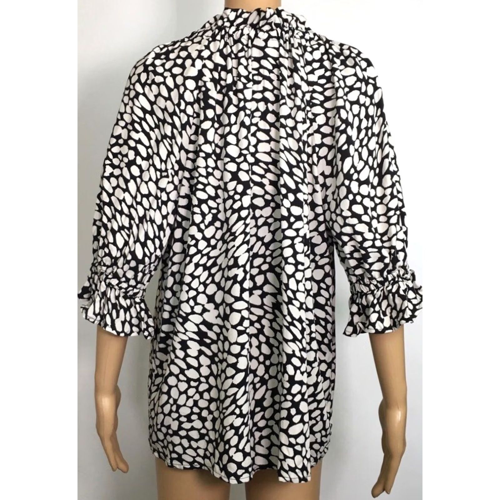Vintage WHO WHAT WEAR Blouse Tunic Top Womens M Black Animal Print 3/4 Bell Sleeve V Neck New Size M / US 6-8 / IT 42-44 - 4 Thumbnail