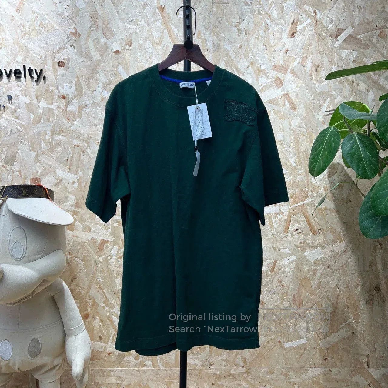 Burberry burberry green equestrian design short sleeve top. Size US XL / EU 56 / 4 - 1 Thumbnail