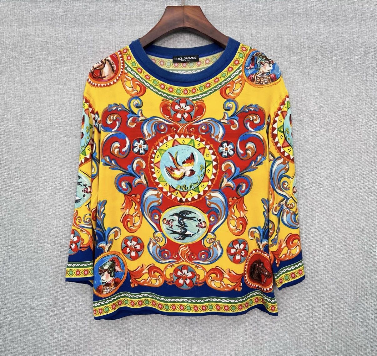 Dolce & Gabbana Dolce& Gabbana Baroque Painting Printed Silk Long Sleeve Top Size XS / US 0-2 / IT 36-38 - 1 Thumbnail