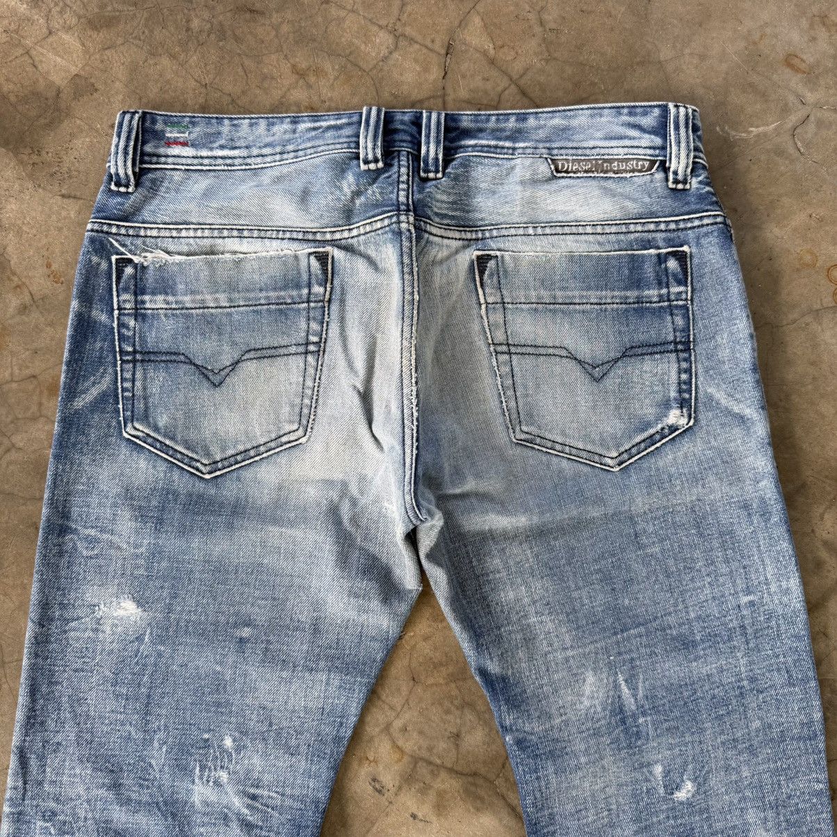 Diesel Vintage Diesel Button Fly Faded Ripped Denim Jean Pants W34 Size US 34 / EU 50 - 12 Thumbnail