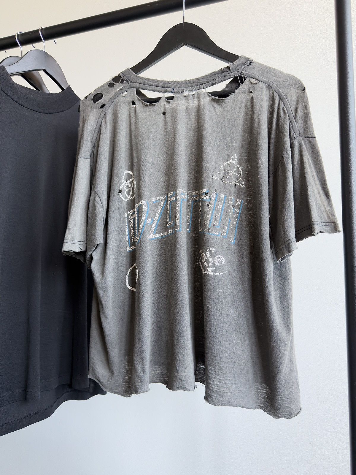 Band Tees Vintage Thrashed Cropped Led Zeppelin Erd Faded Band Tee Size US M / EU 48-50 / 2 - 3 Thumbnail