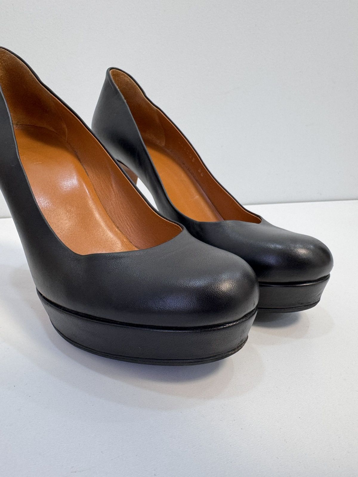Gucci Gucci Black Leather Round Toe Platform Pumps Size US 8 / IT 38 - 9 Thumbnail